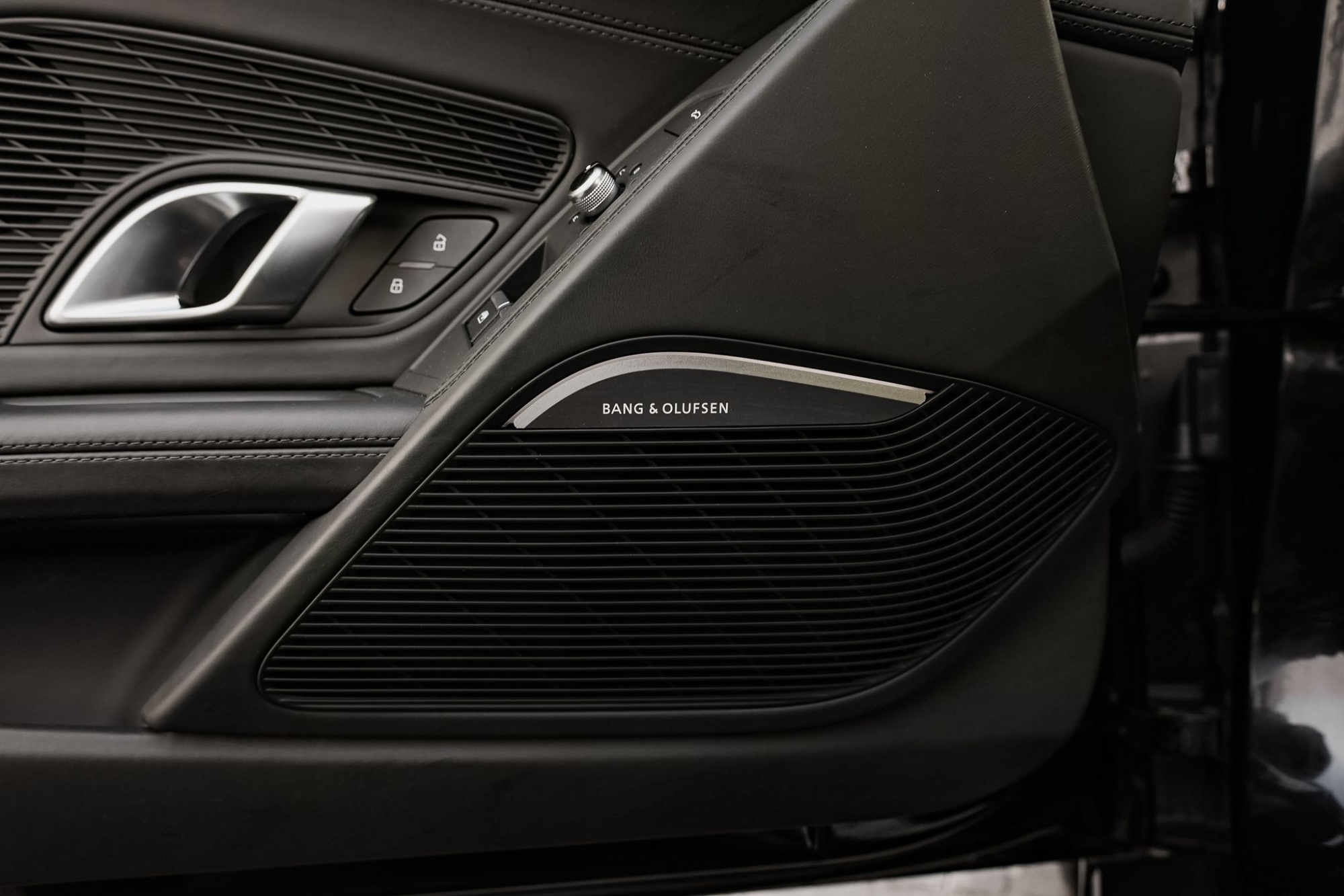 AUDI R8 V10 PLUS RESTYLING