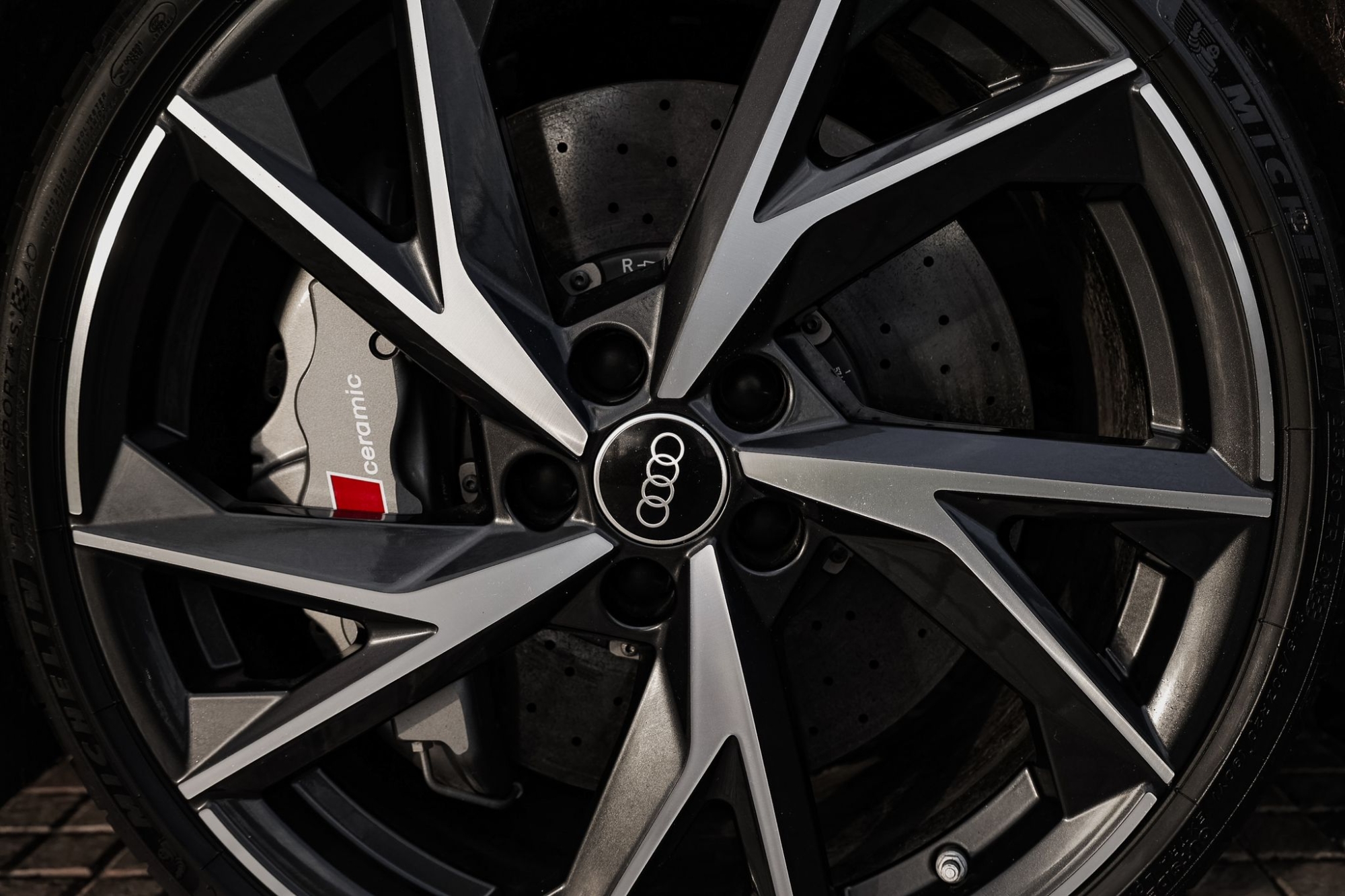 AUDI R8 V10 PLUS RESTYLING