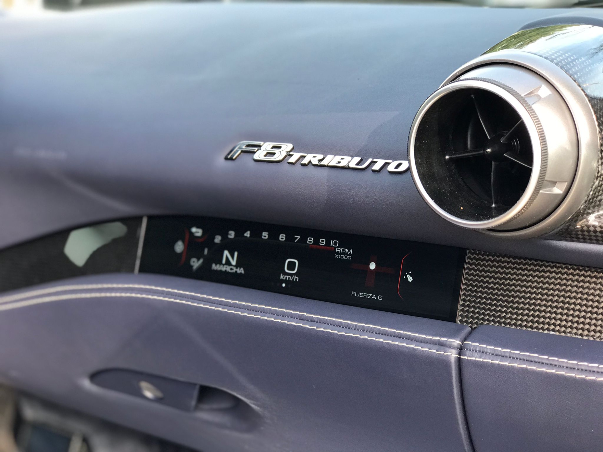 FERRARI F8 TRIBUTO