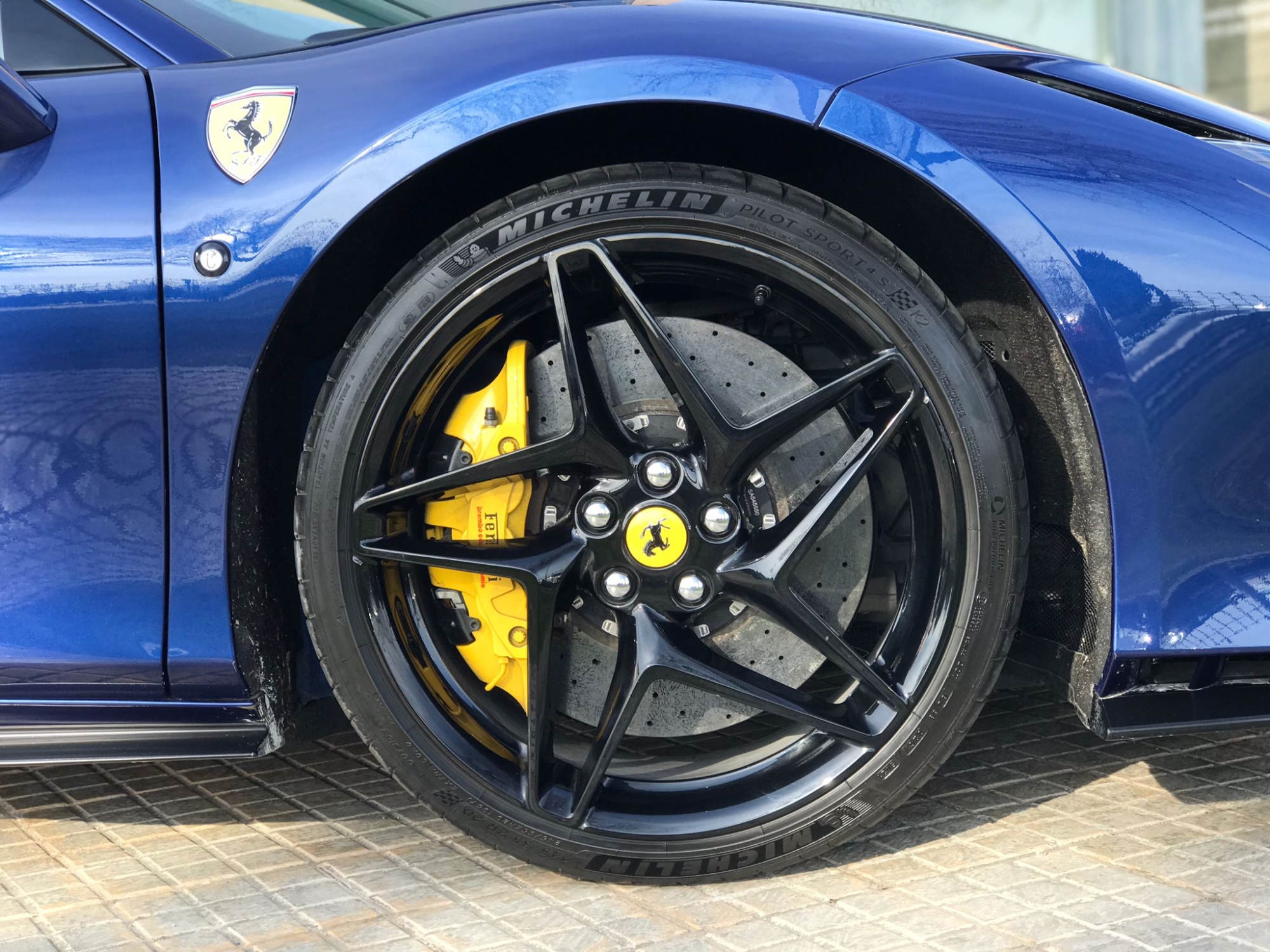 FERRARI F8 TRIBUTO