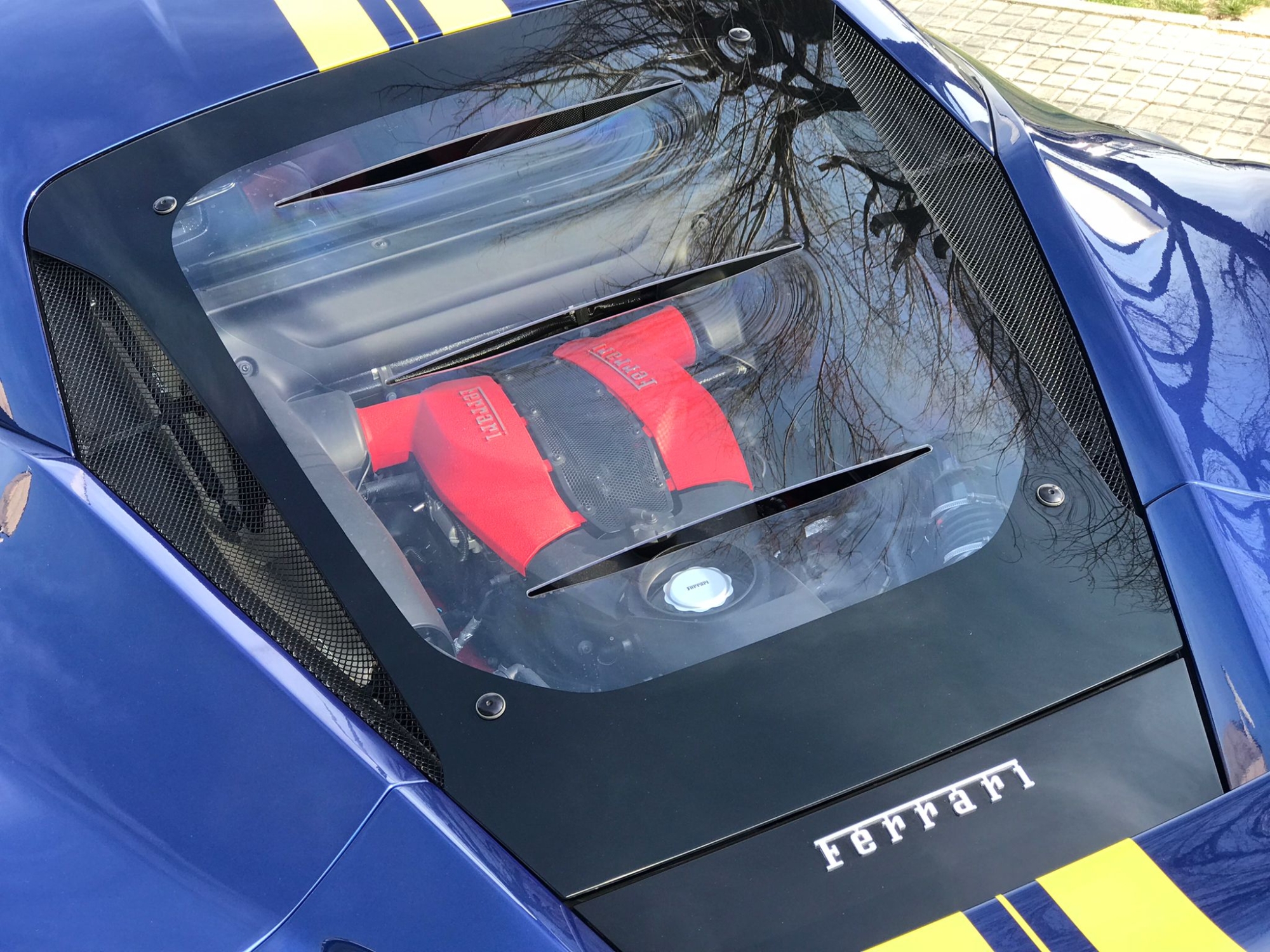 FERRARI F8 TRIBUTO