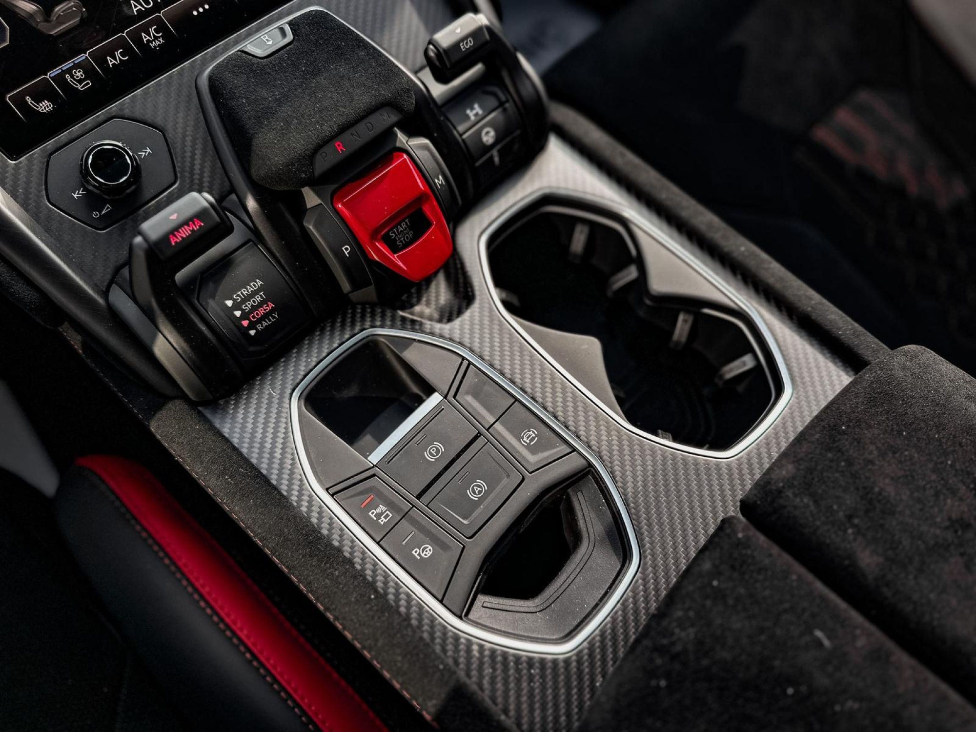 LAMBORGHINI URUS PERFORMANTE