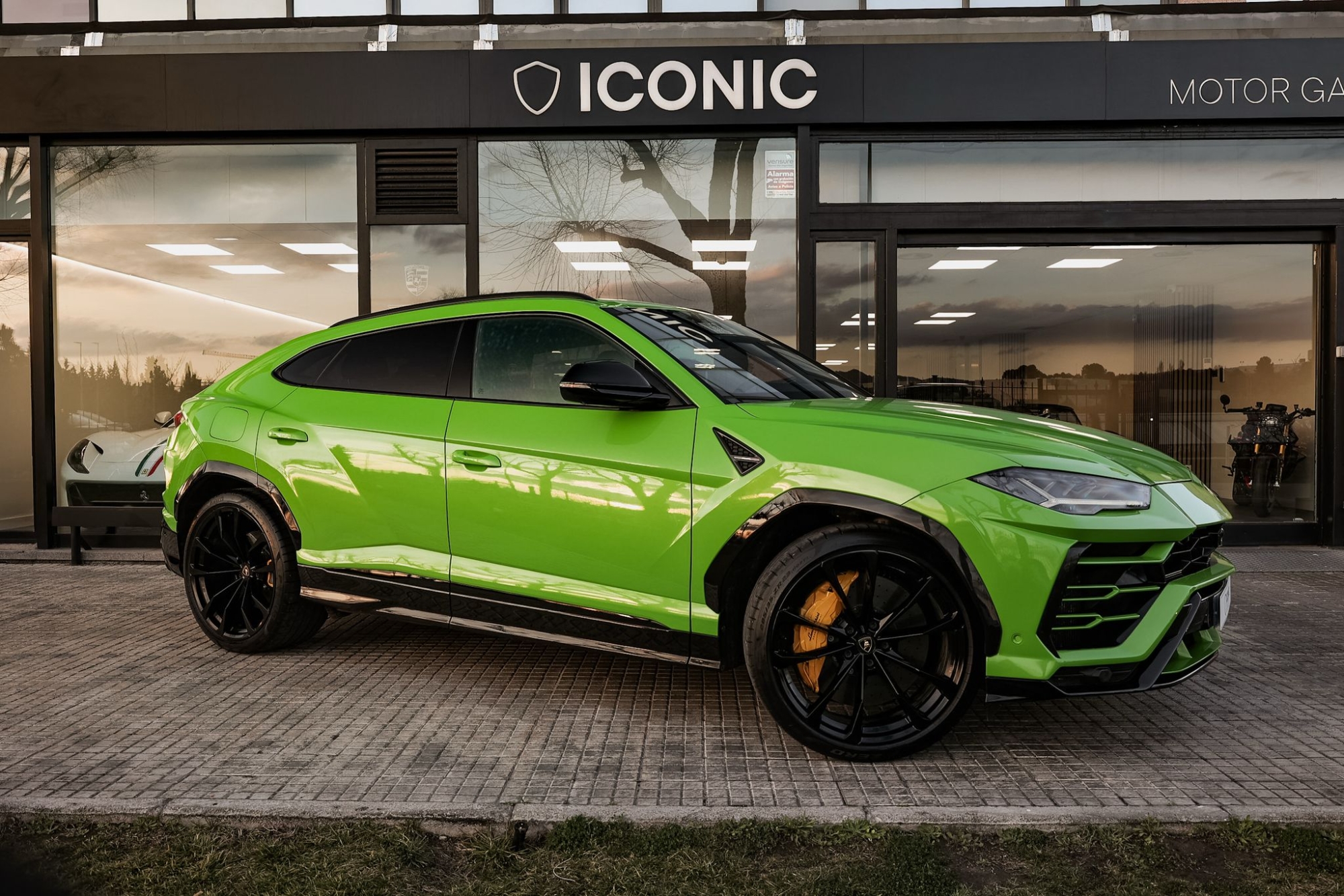 LAMBORGHINI URUS 4.0 V8