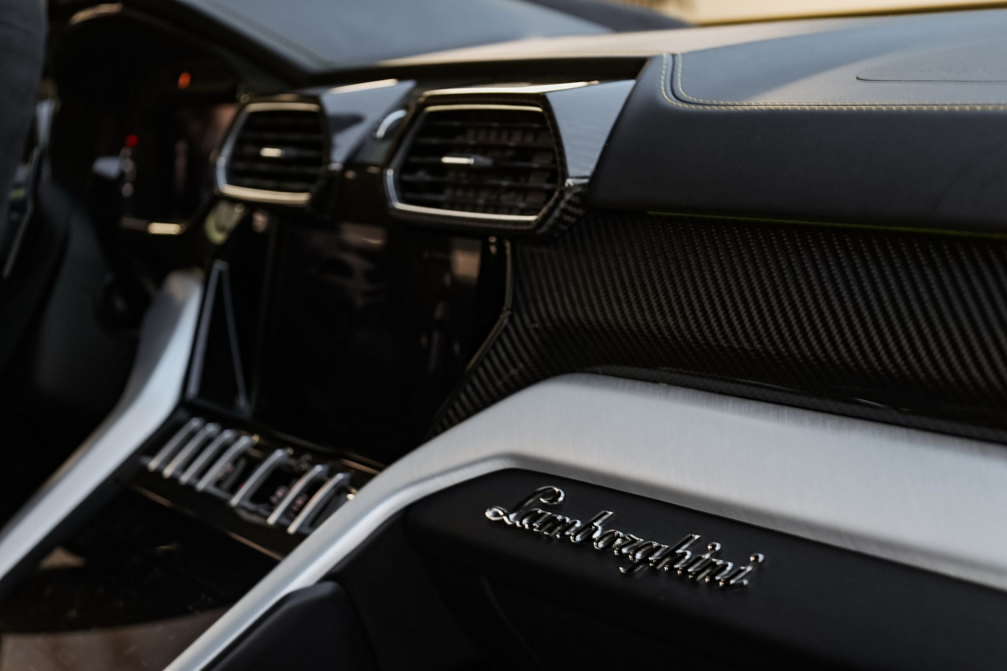 LAMBORGHINI URUS 4.0 V8