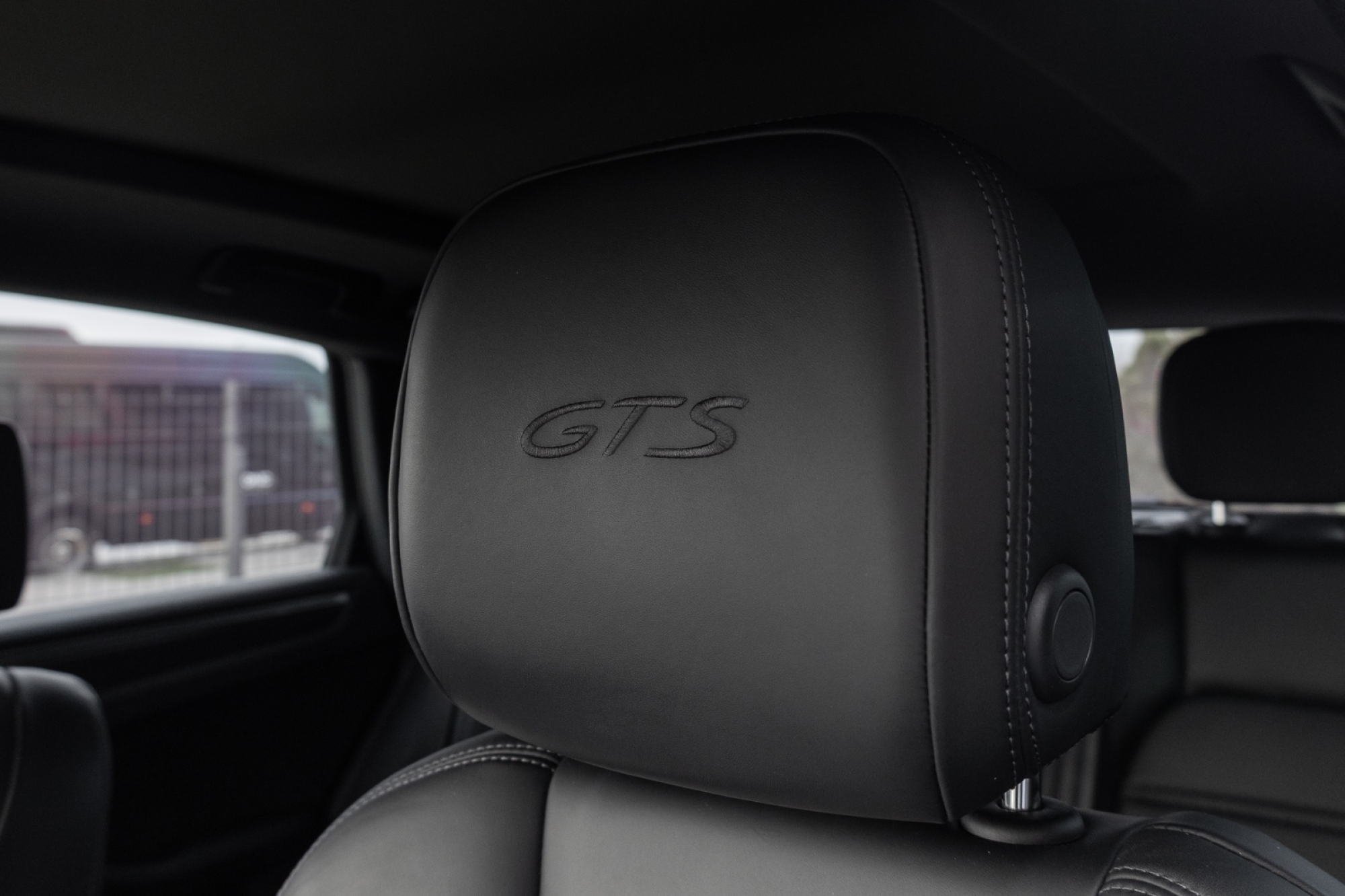 PORSCHE MACAN GTS