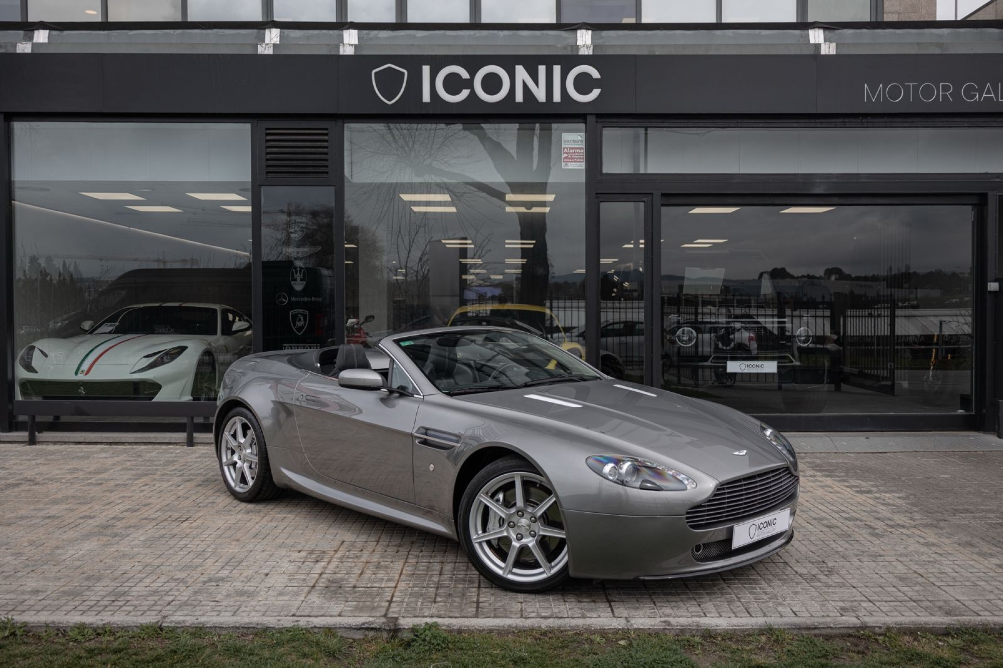 ASTON MARTIN VANTAGE ROADSTER