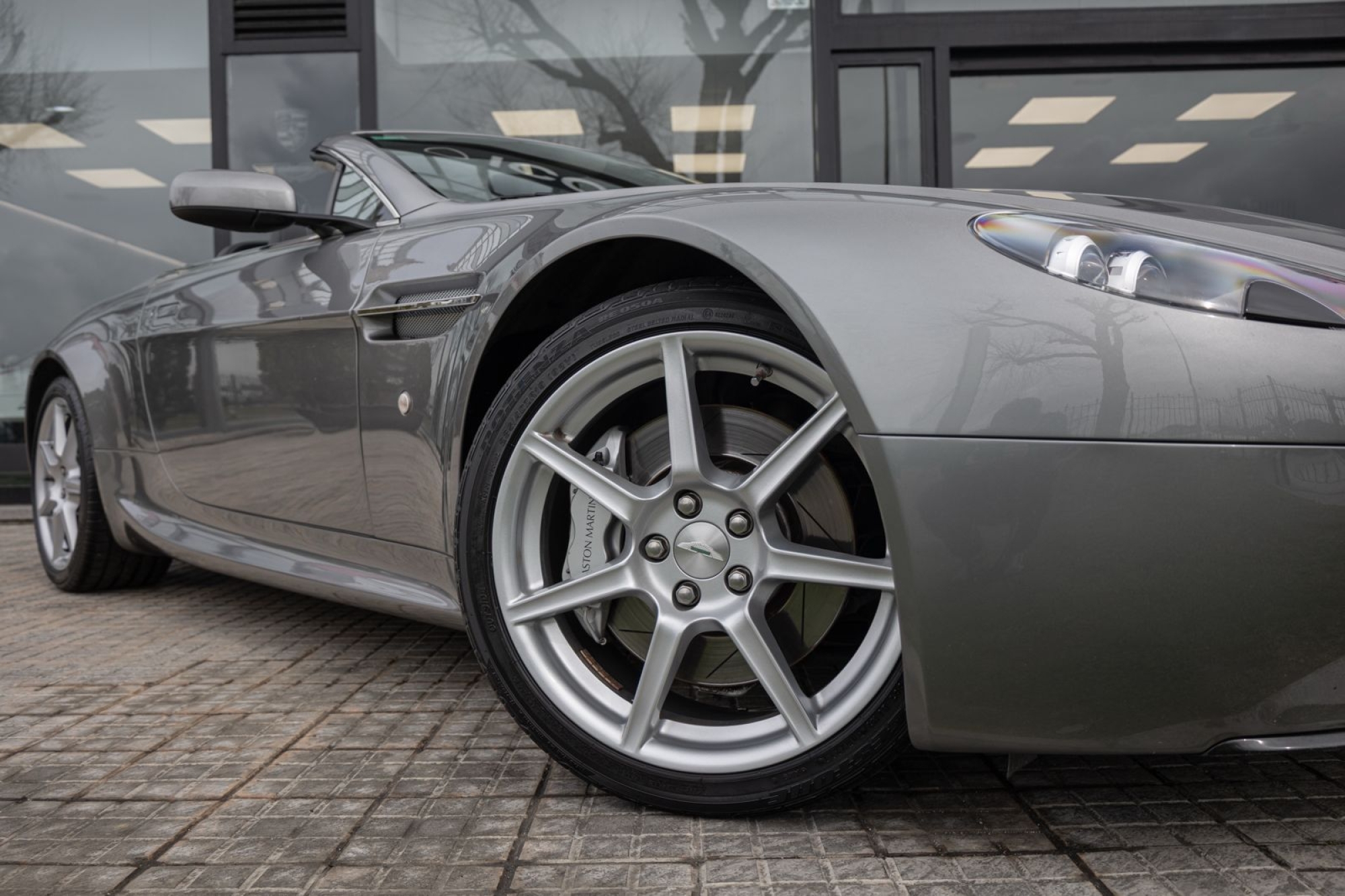 ASTON MARTIN VANTAGE ROADSTER