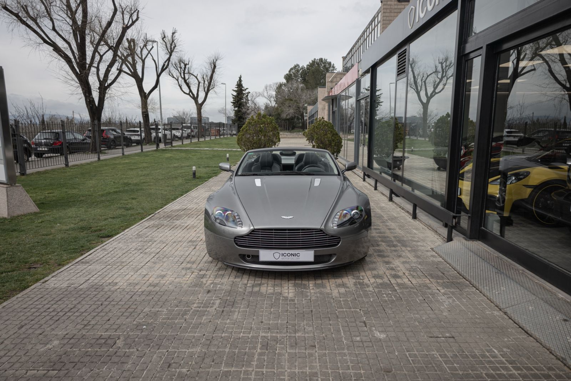 ASTON MARTIN VANTAGE ROADSTER