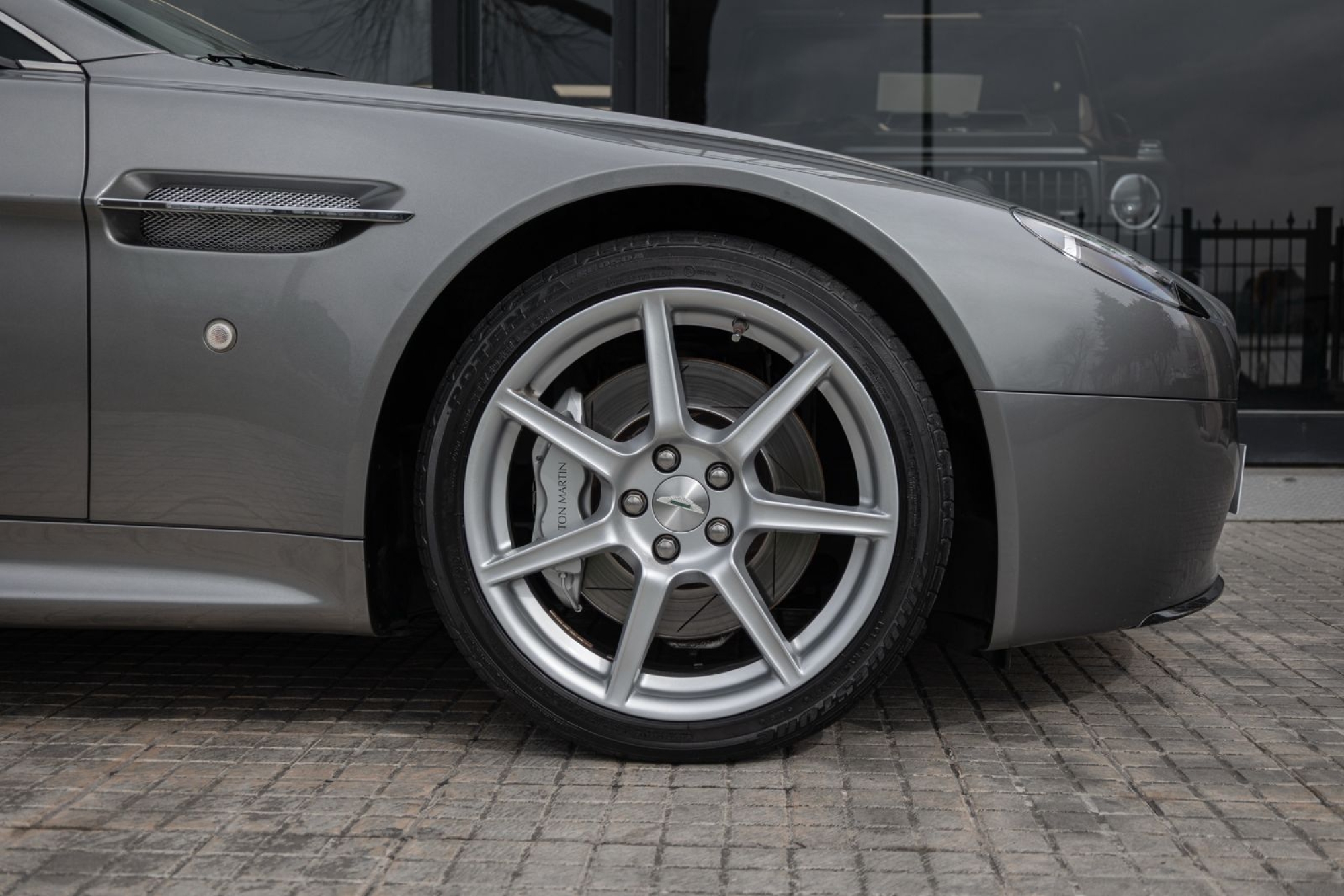 ASTON MARTIN VANTAGE ROADSTER