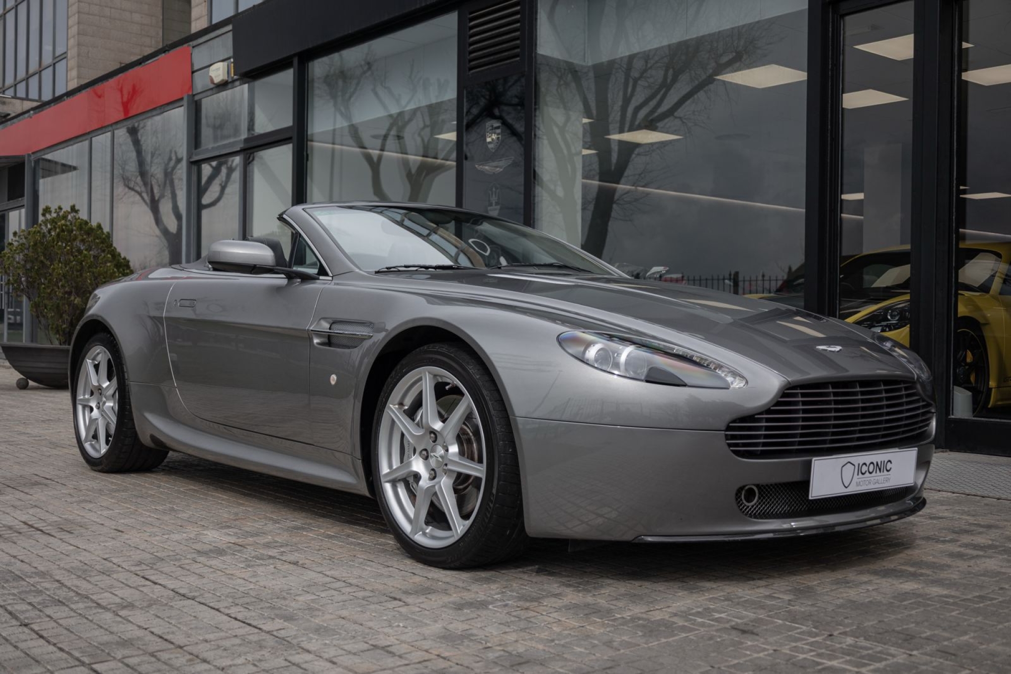 ASTON MARTIN VANTAGE ROADSTER