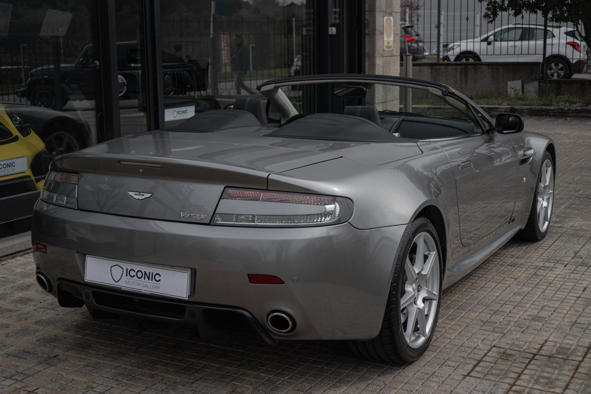 ASTON MARTIN VANTAGE ROADSTER