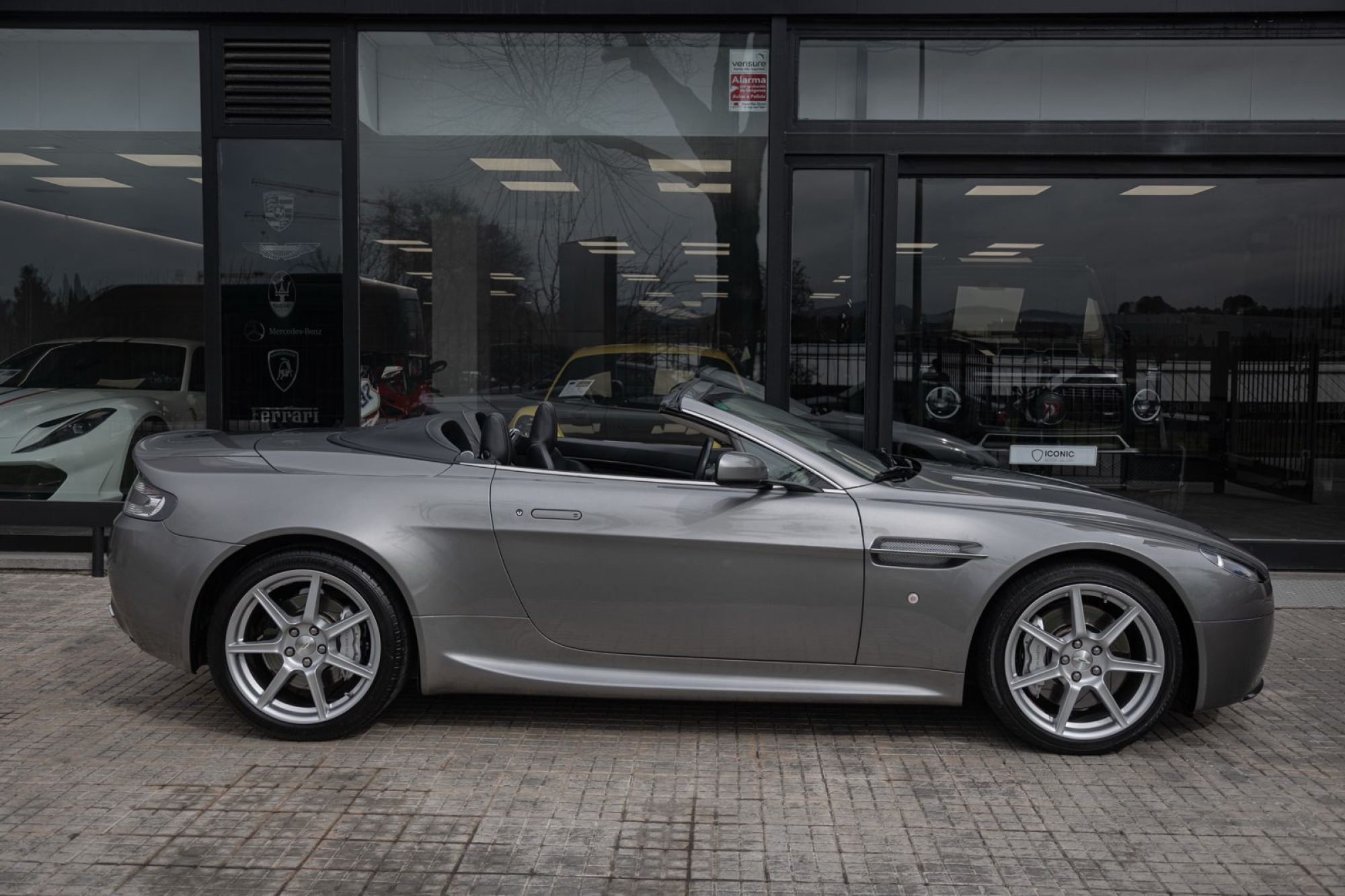 ASTON MARTIN VANTAGE ROADSTER