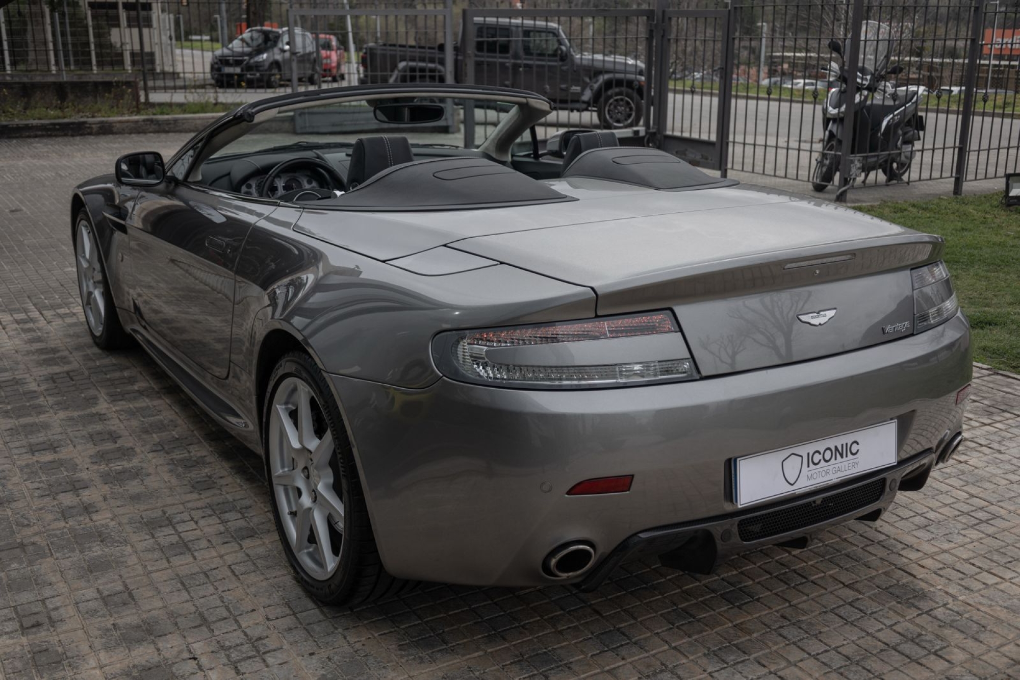 ASTON MARTIN VANTAGE ROADSTER