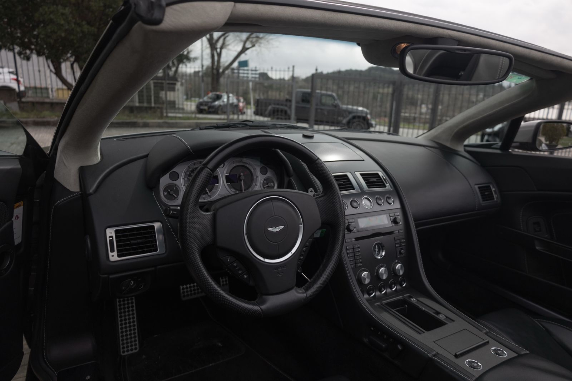 ASTON MARTIN VANTAGE ROADSTER