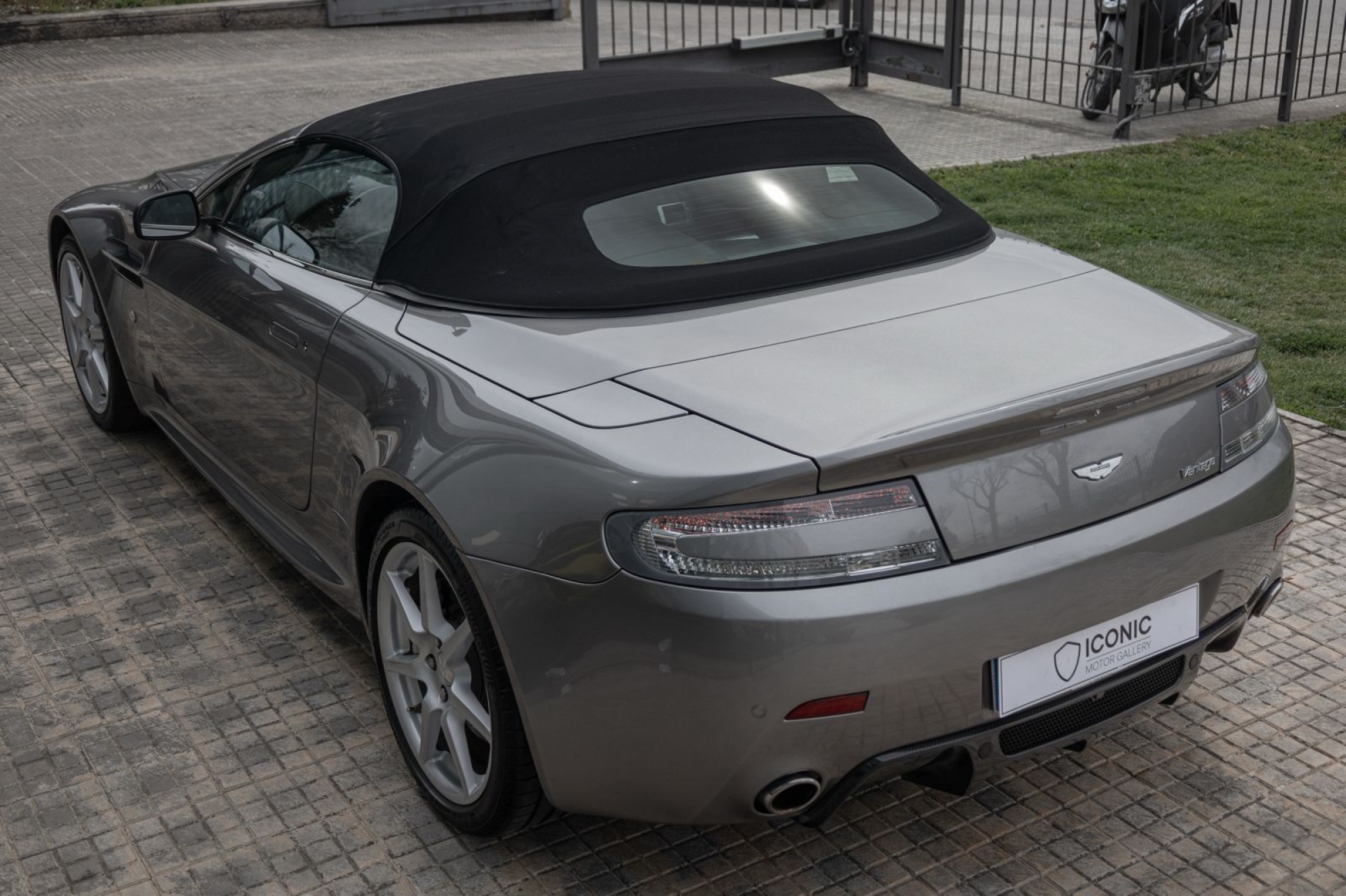 ASTON MARTIN VANTAGE ROADSTER