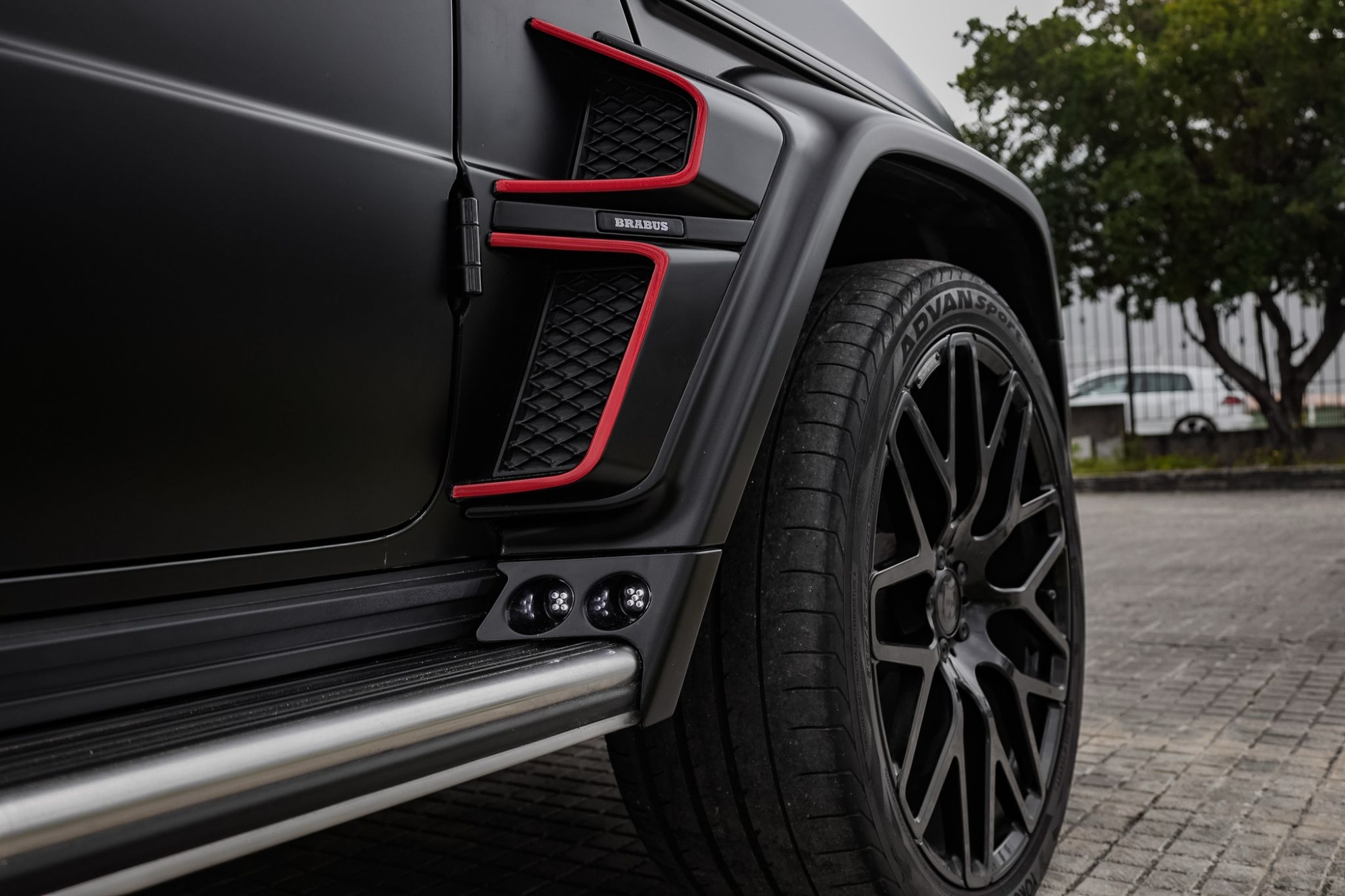 MERCEDES-BENZ G700 BRABUS