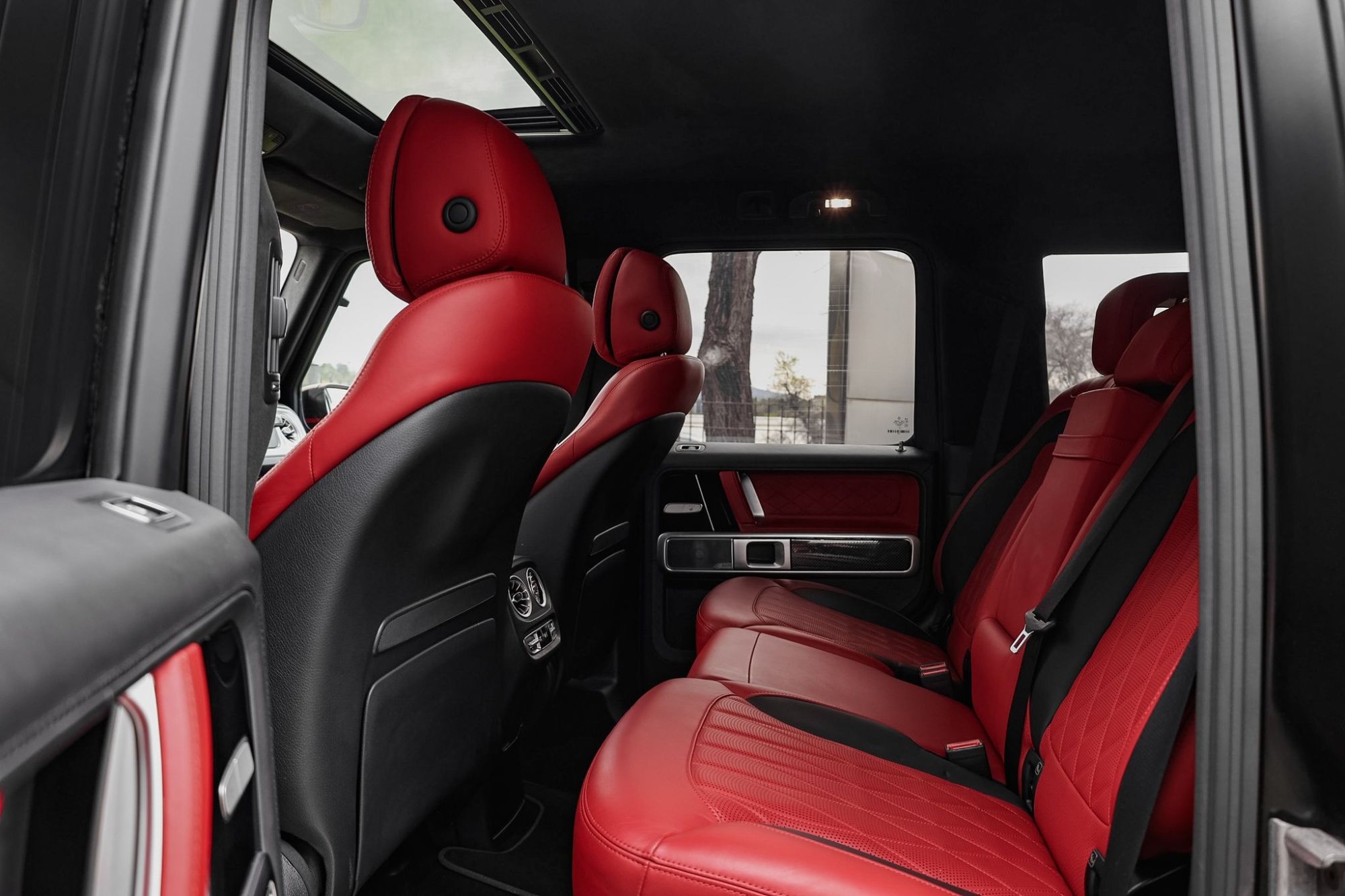 MERCEDES-BENZ G700 BRABUS