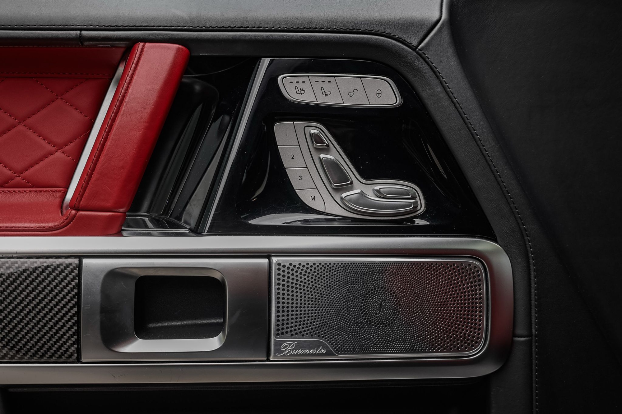 MERCEDES-BENZ G700 BRABUS