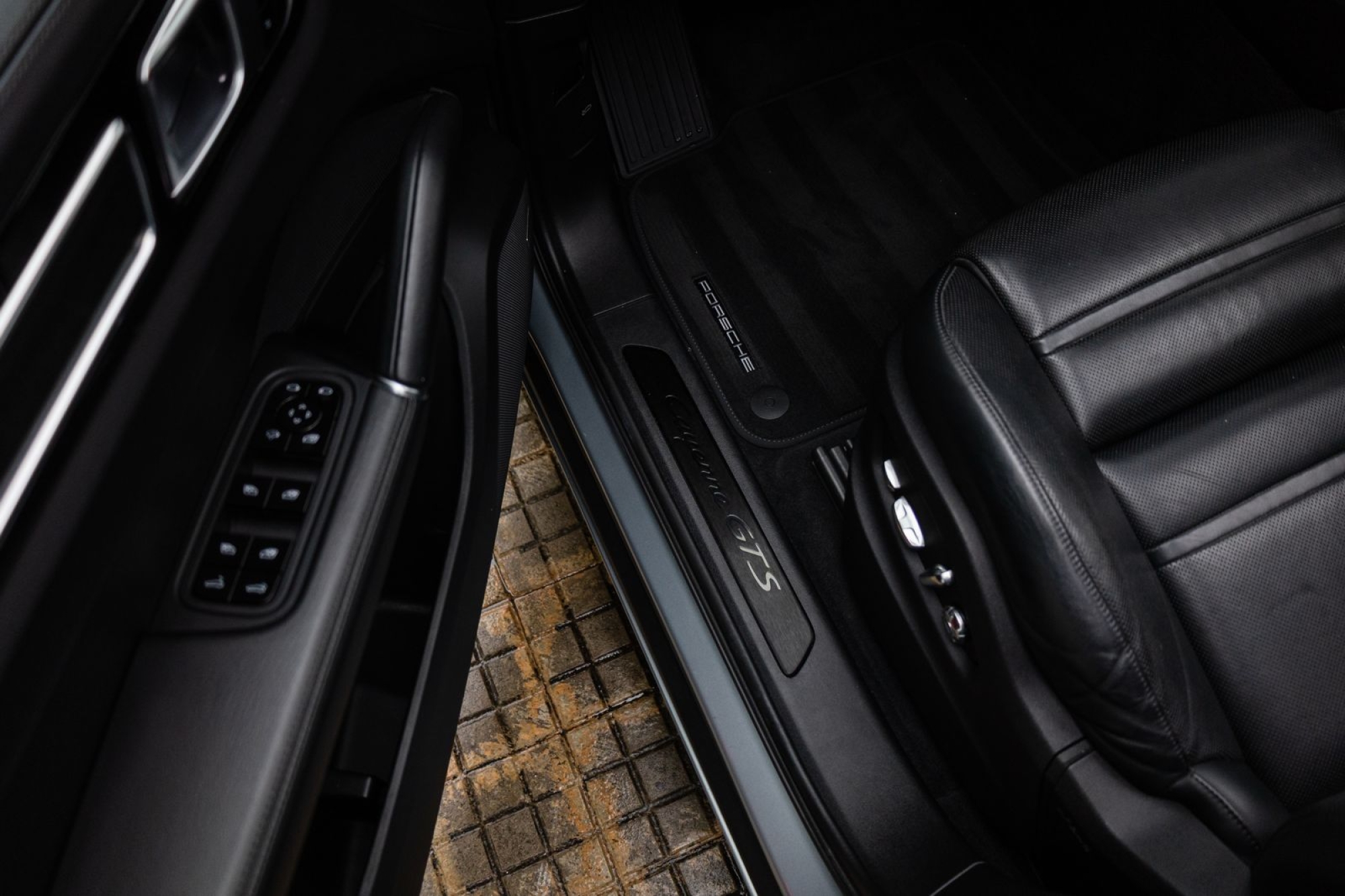 PORSCHE CAYENNE GTS