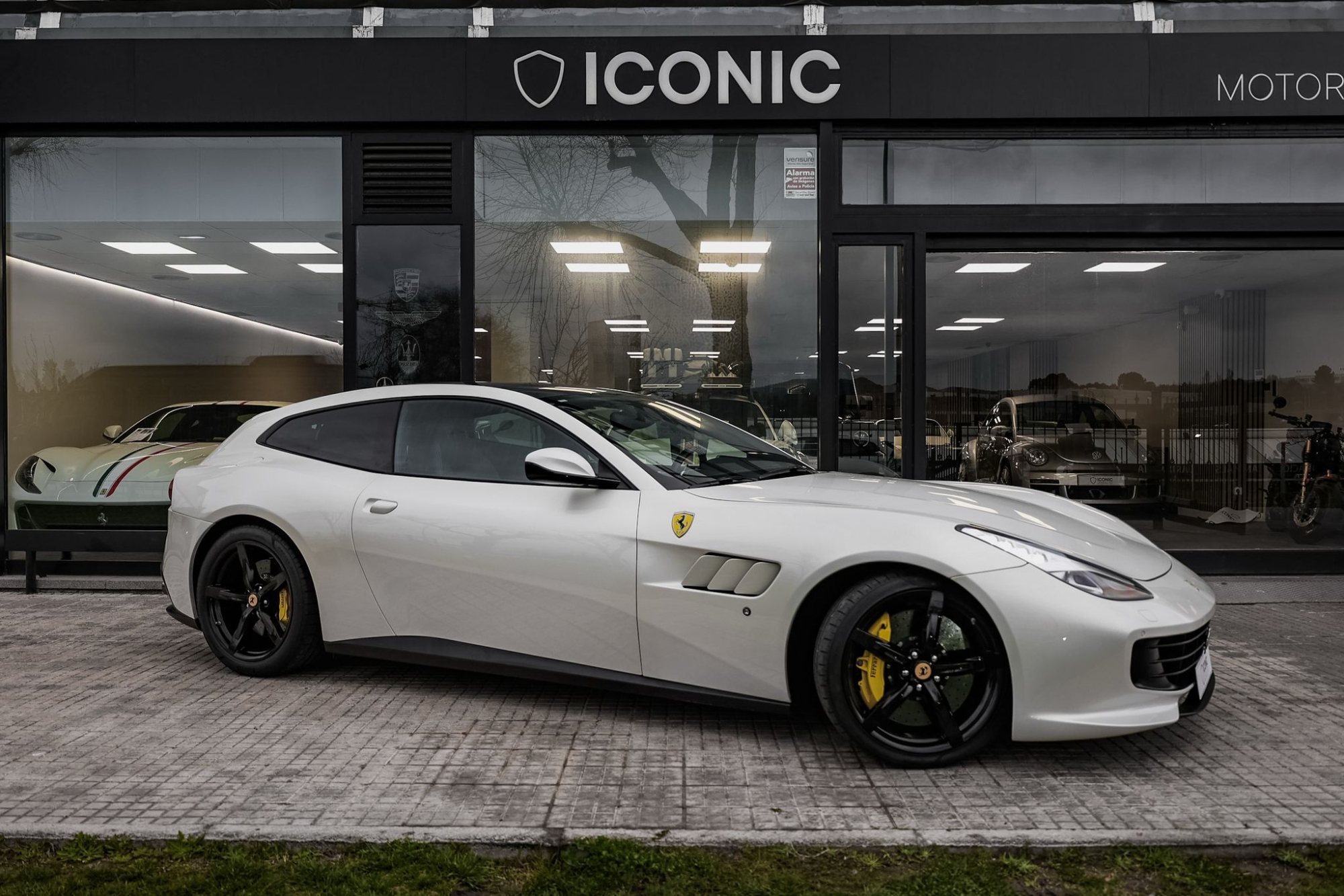 FERRARI GTC4 LUSSO