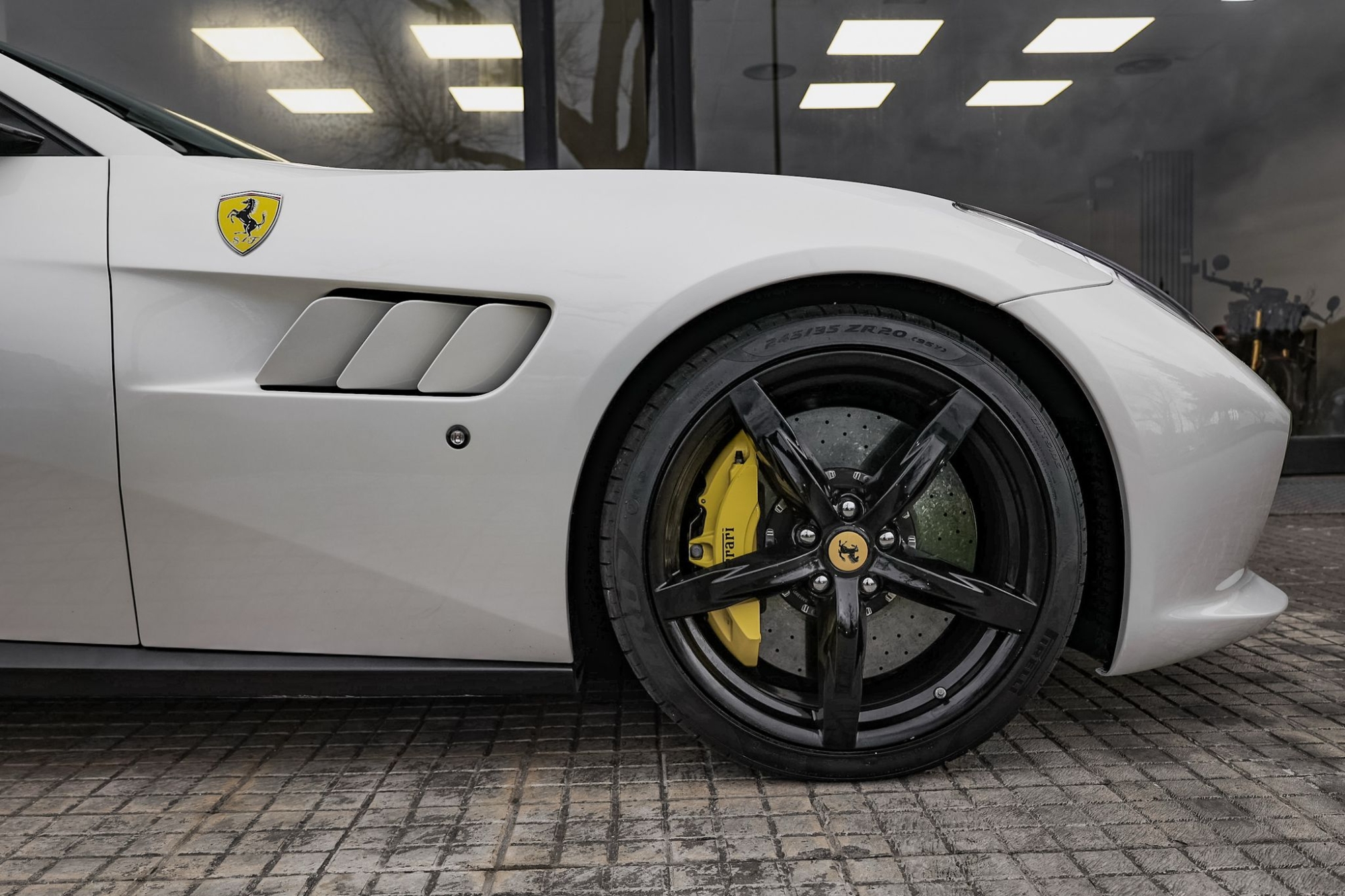 FERRARI GTC4 LUSSO