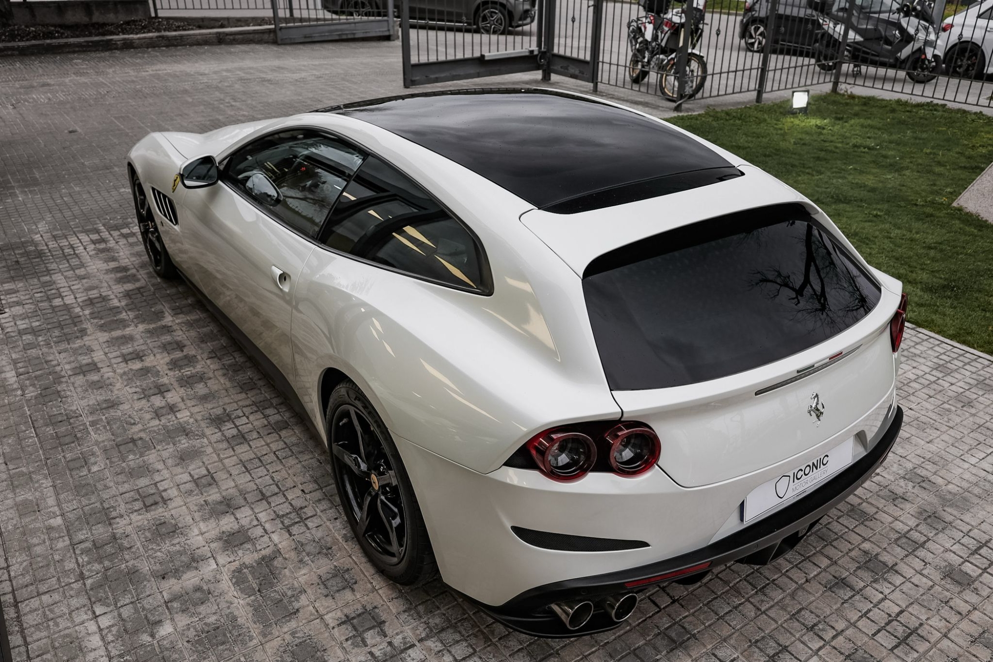FERRARI GTC4 LUSSO
