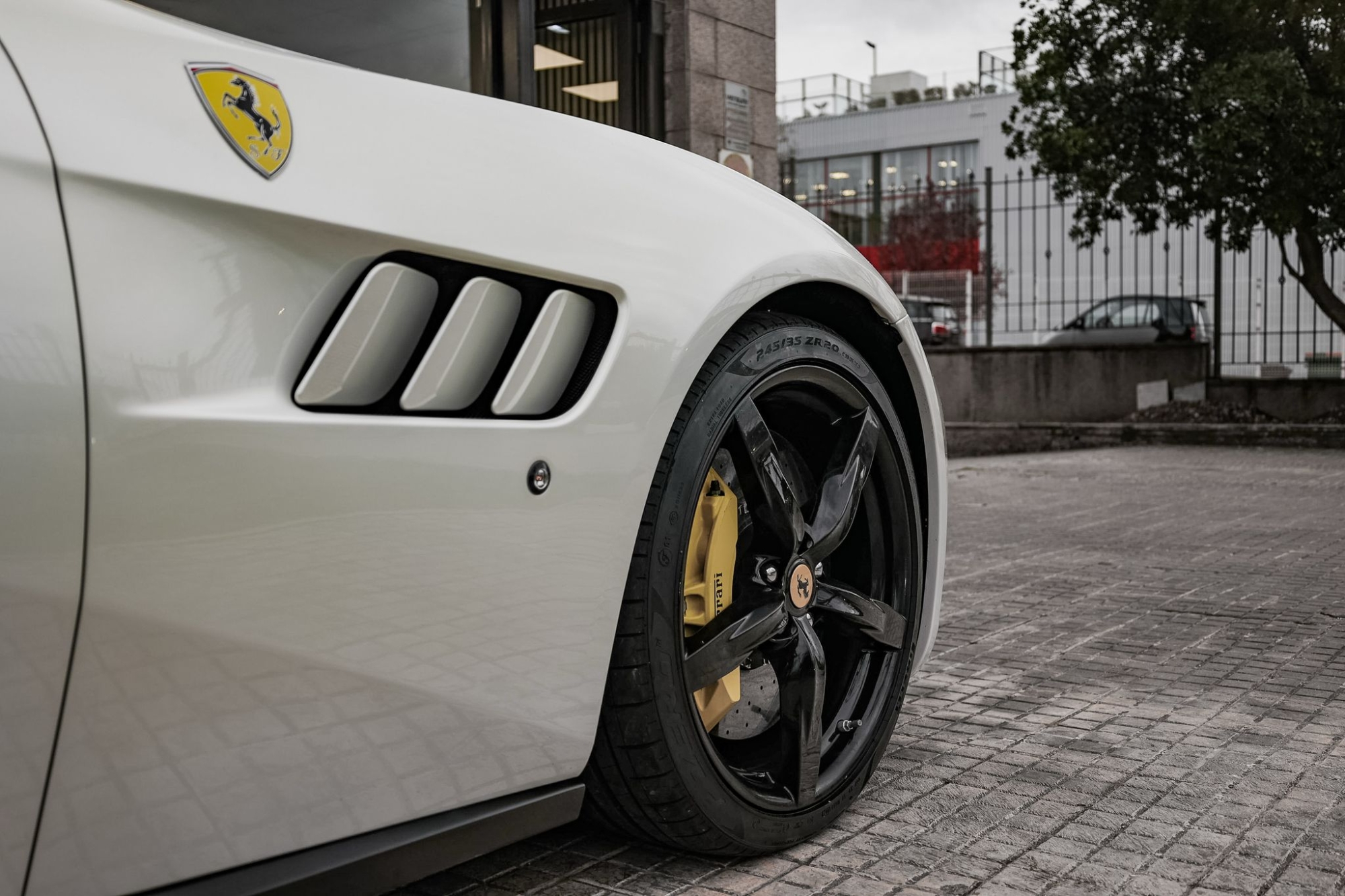 FERRARI GTC4 LUSSO