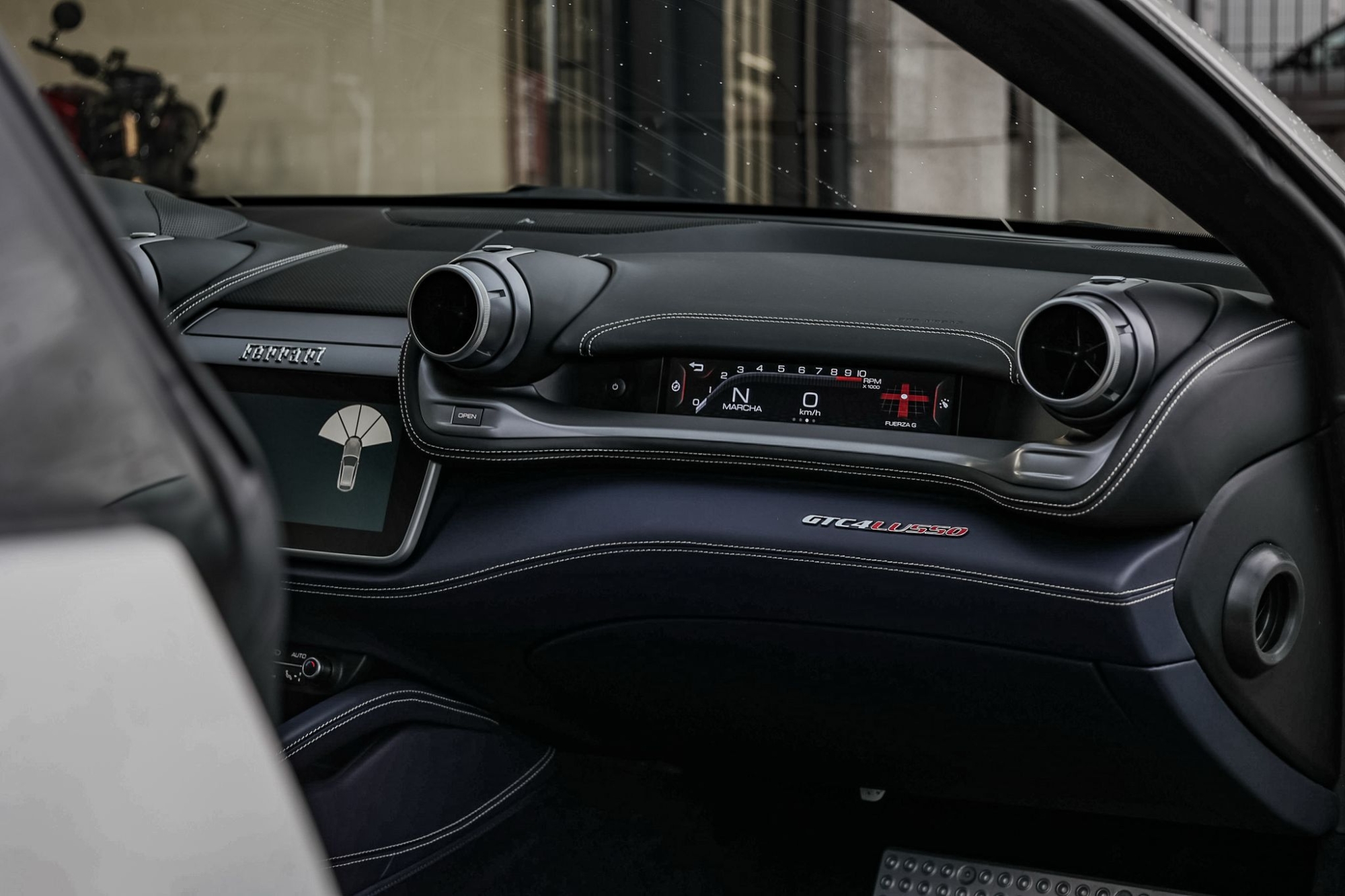 FERRARI GTC4 LUSSO