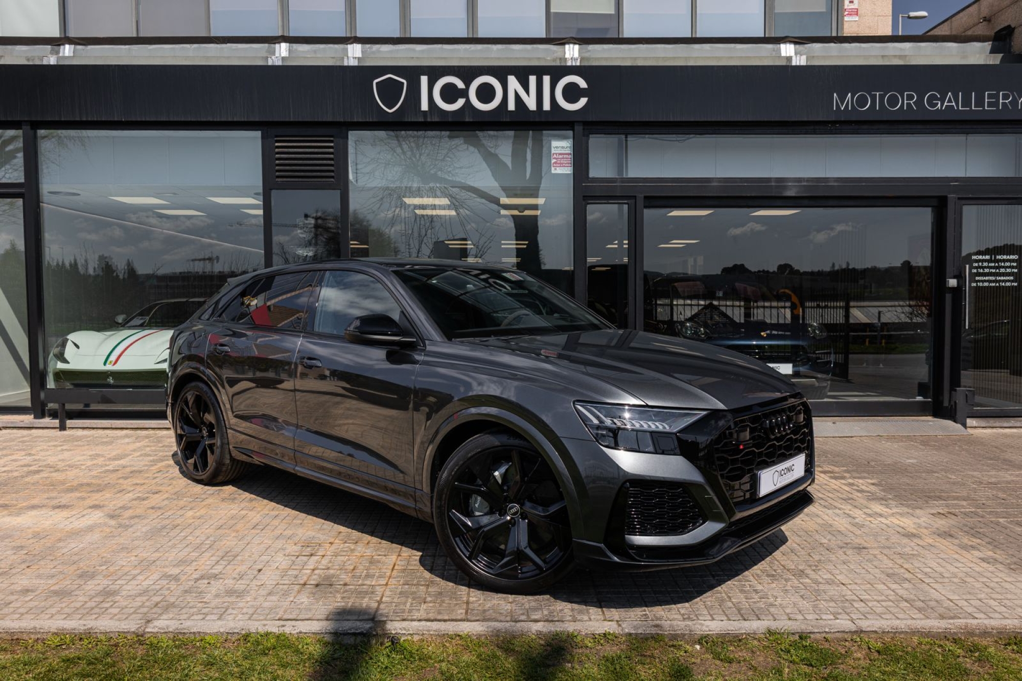 AUDI RSQ8