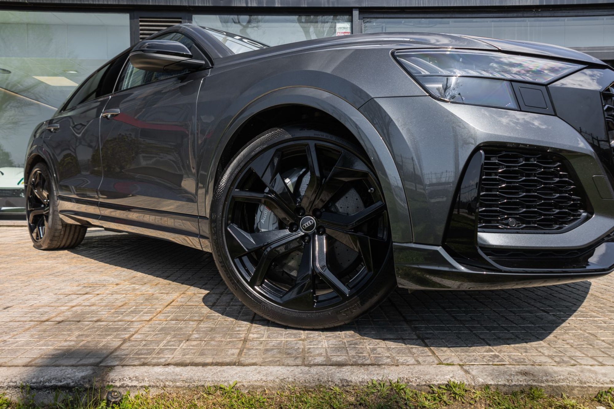 AUDI RSQ8