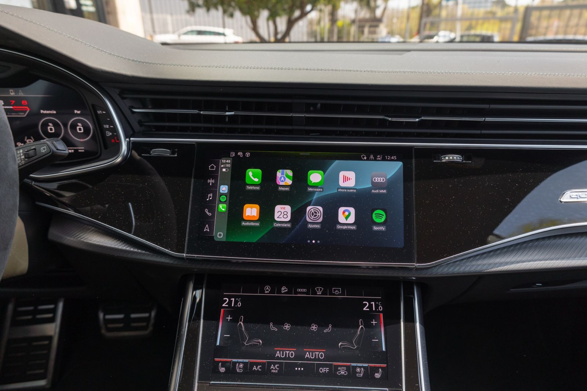 AUDI RSQ8