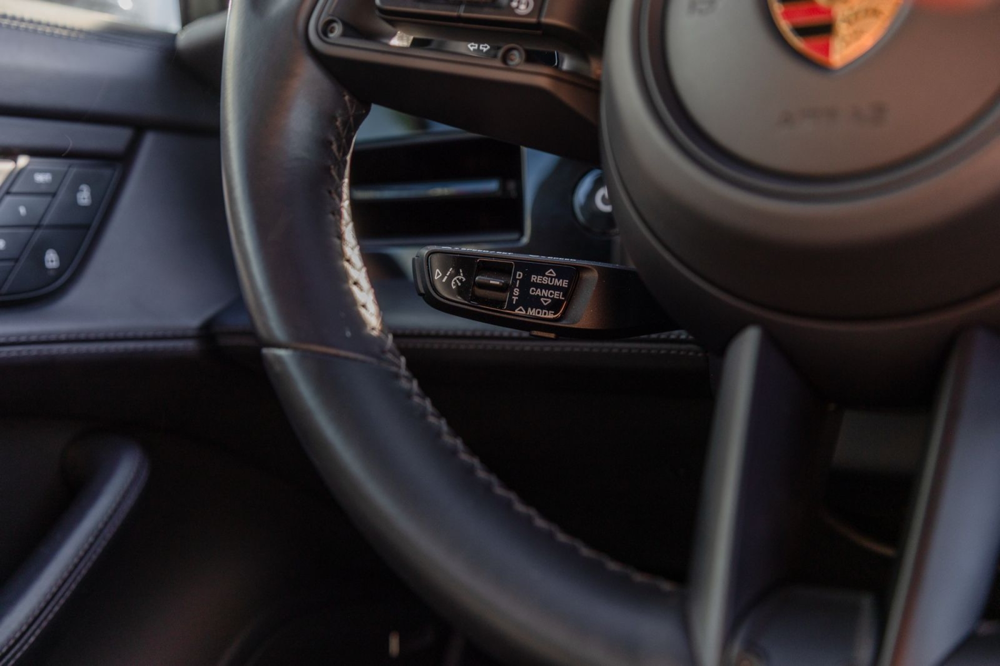 PORSCHE TAYCAN TURBO CROSSTURISMO