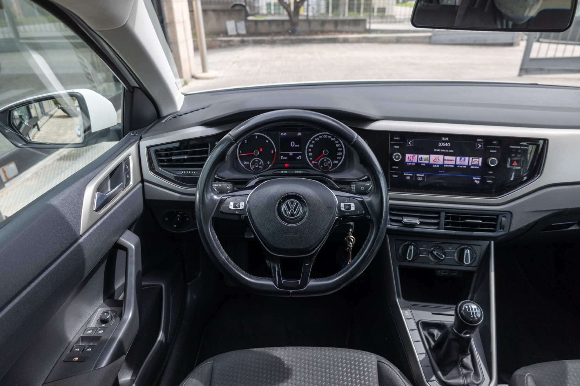 VOLKSWAGEN POLO