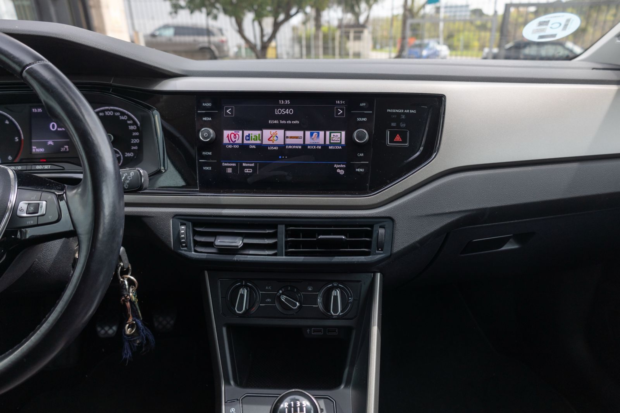 VOLKSWAGEN POLO
