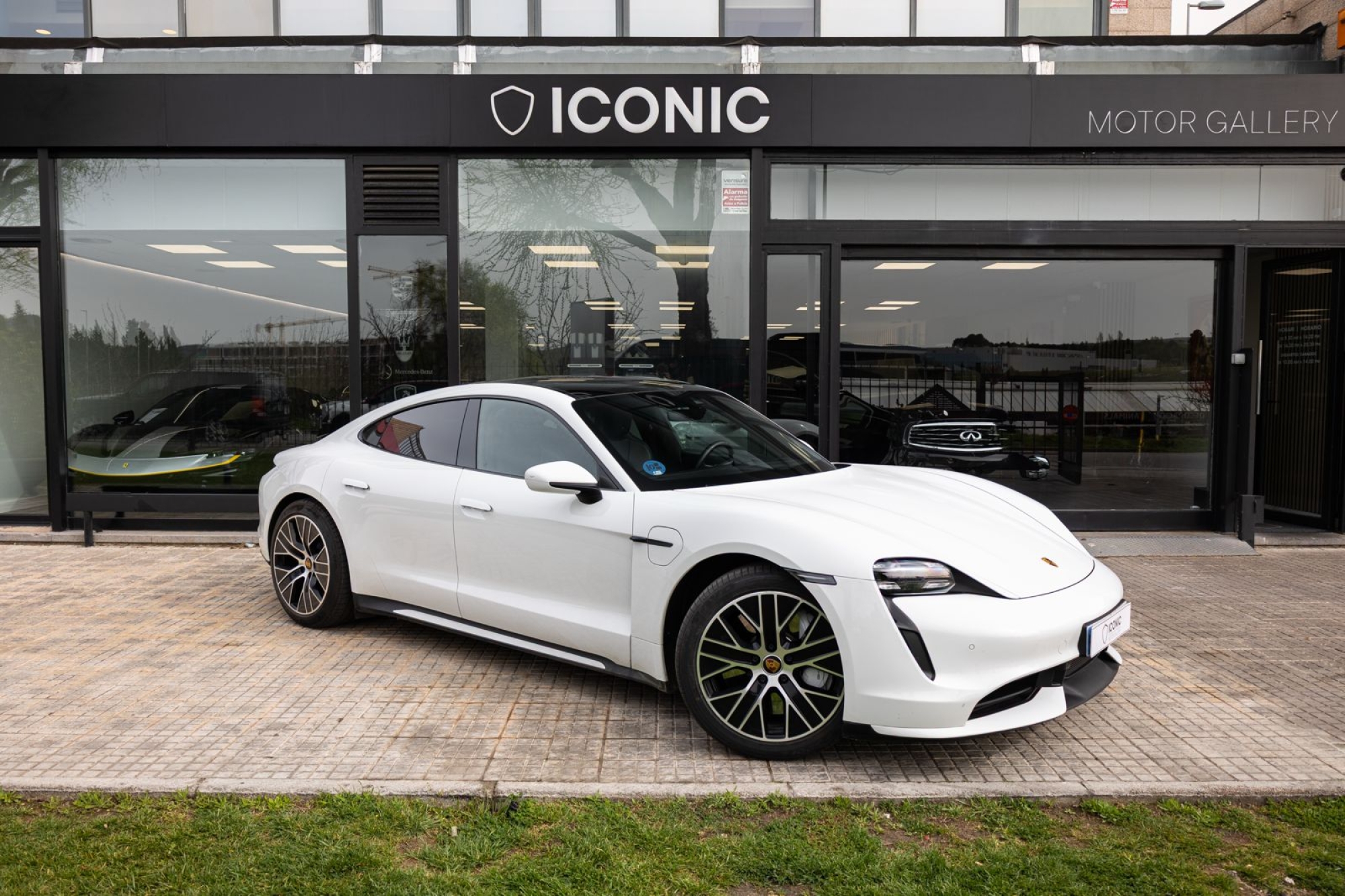 PORSCHE TAYCAN TURBO