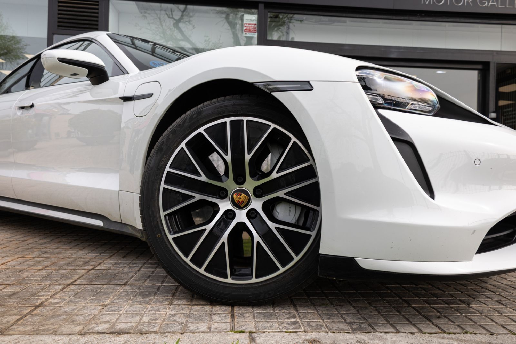 PORSCHE TAYCAN TURBO