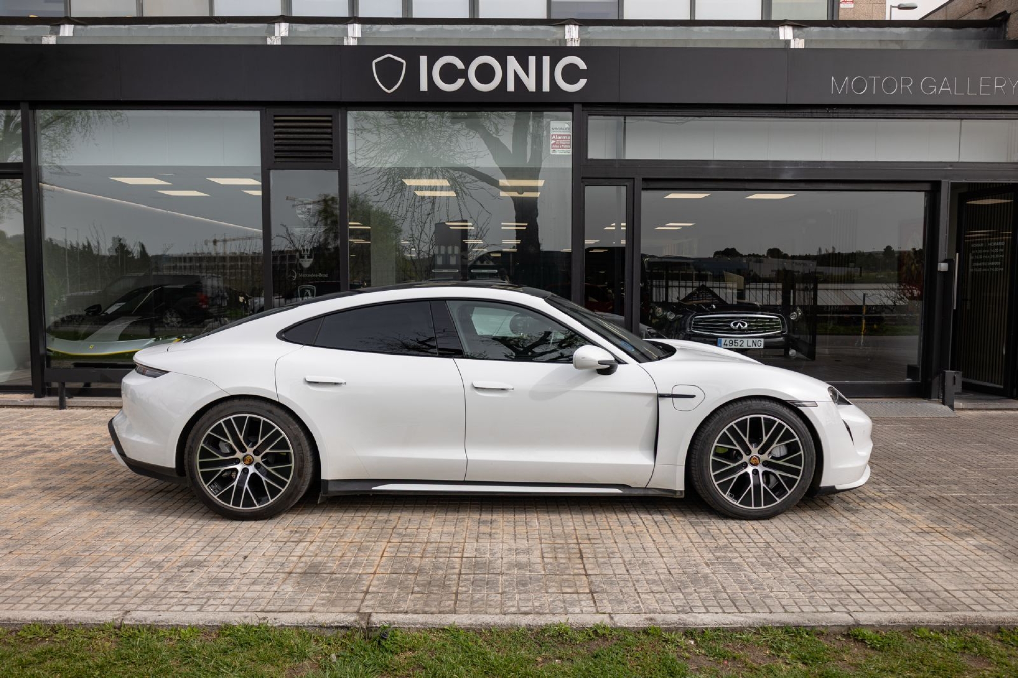 PORSCHE TAYCAN TURBO