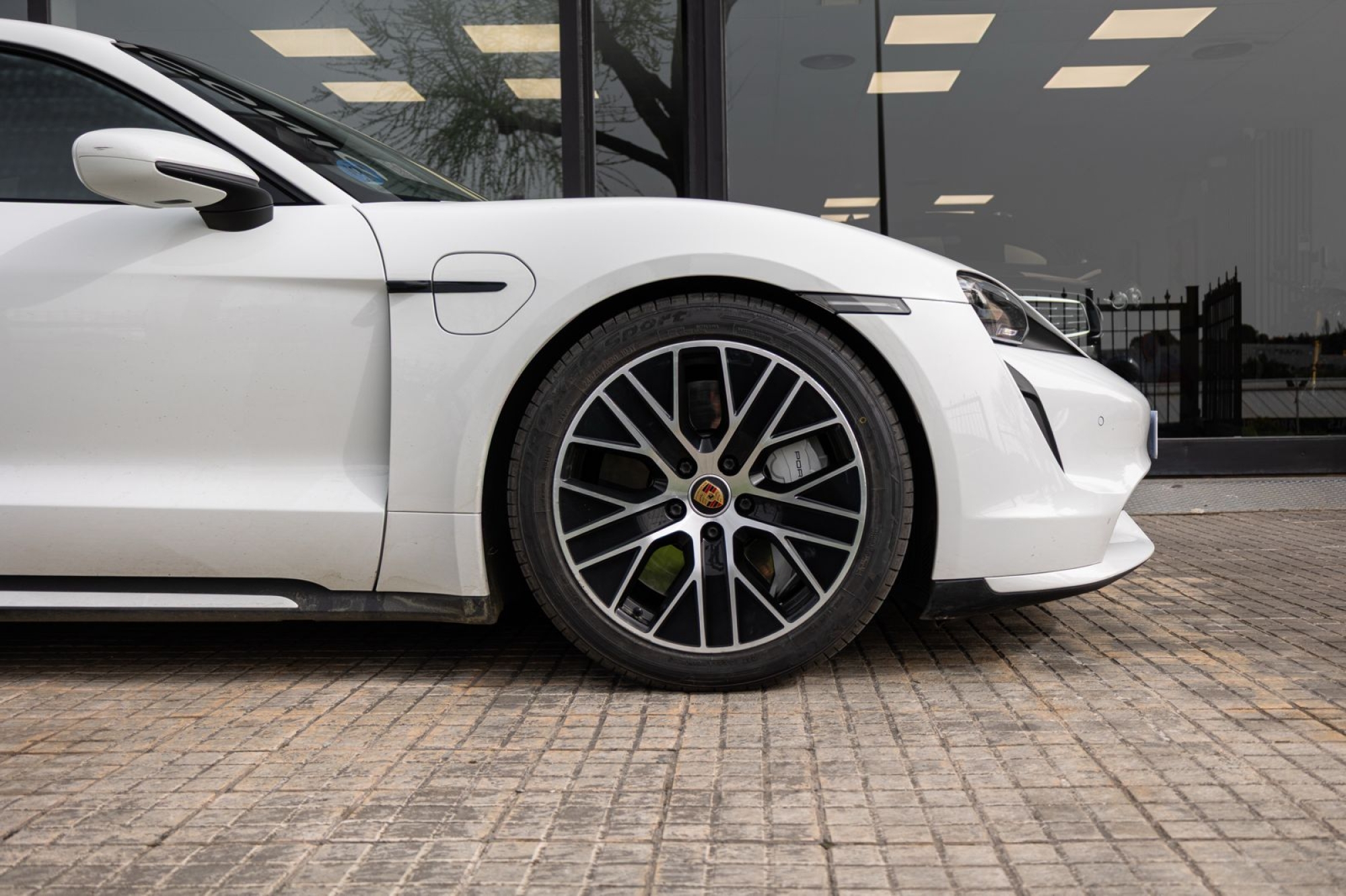 PORSCHE TAYCAN TURBO