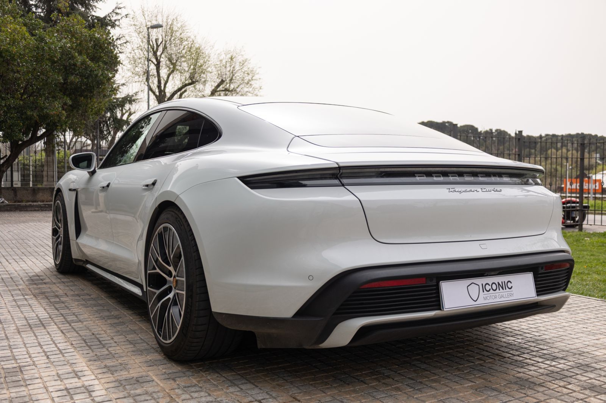 PORSCHE TAYCAN TURBO