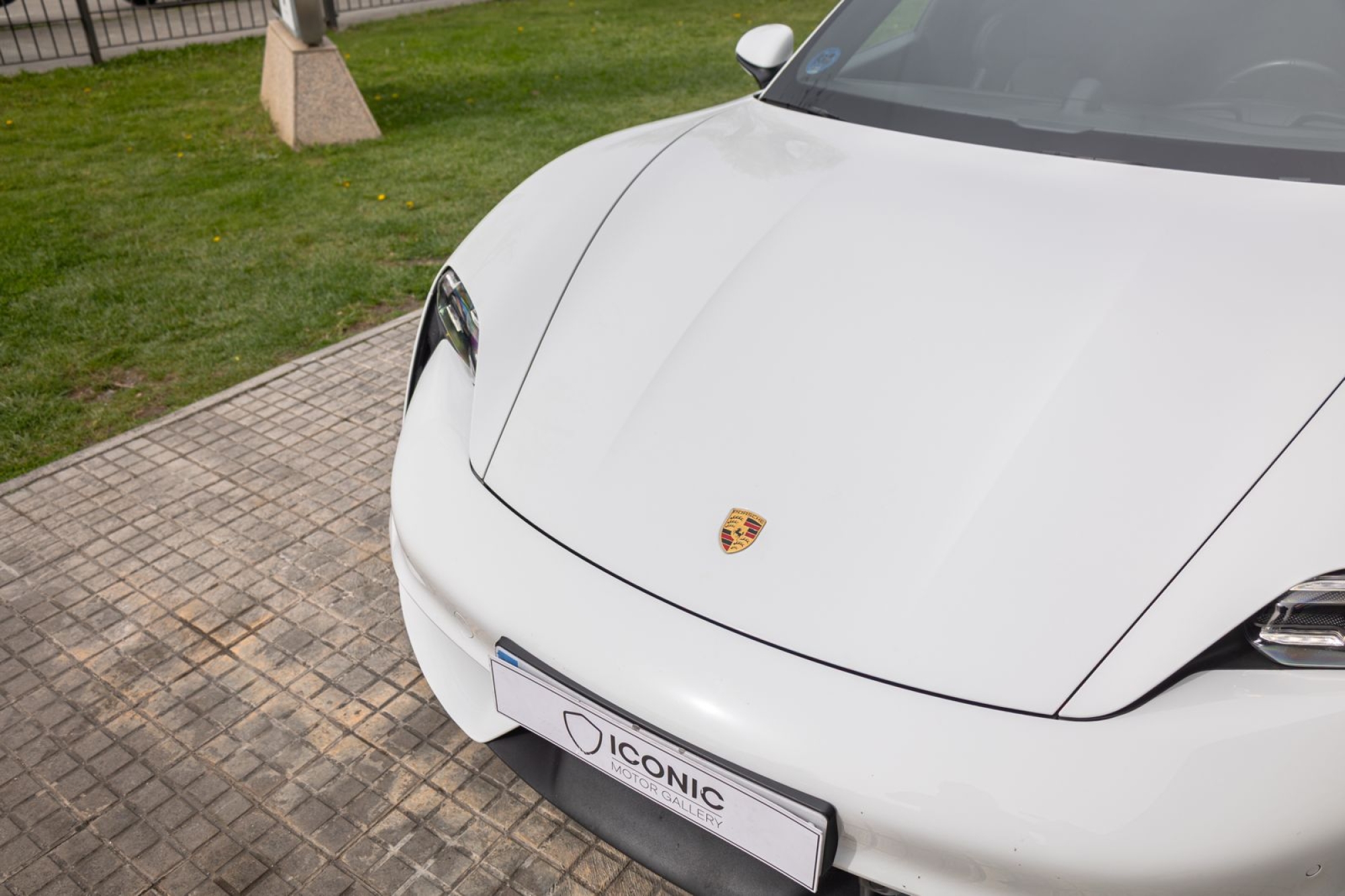 PORSCHE TAYCAN TURBO