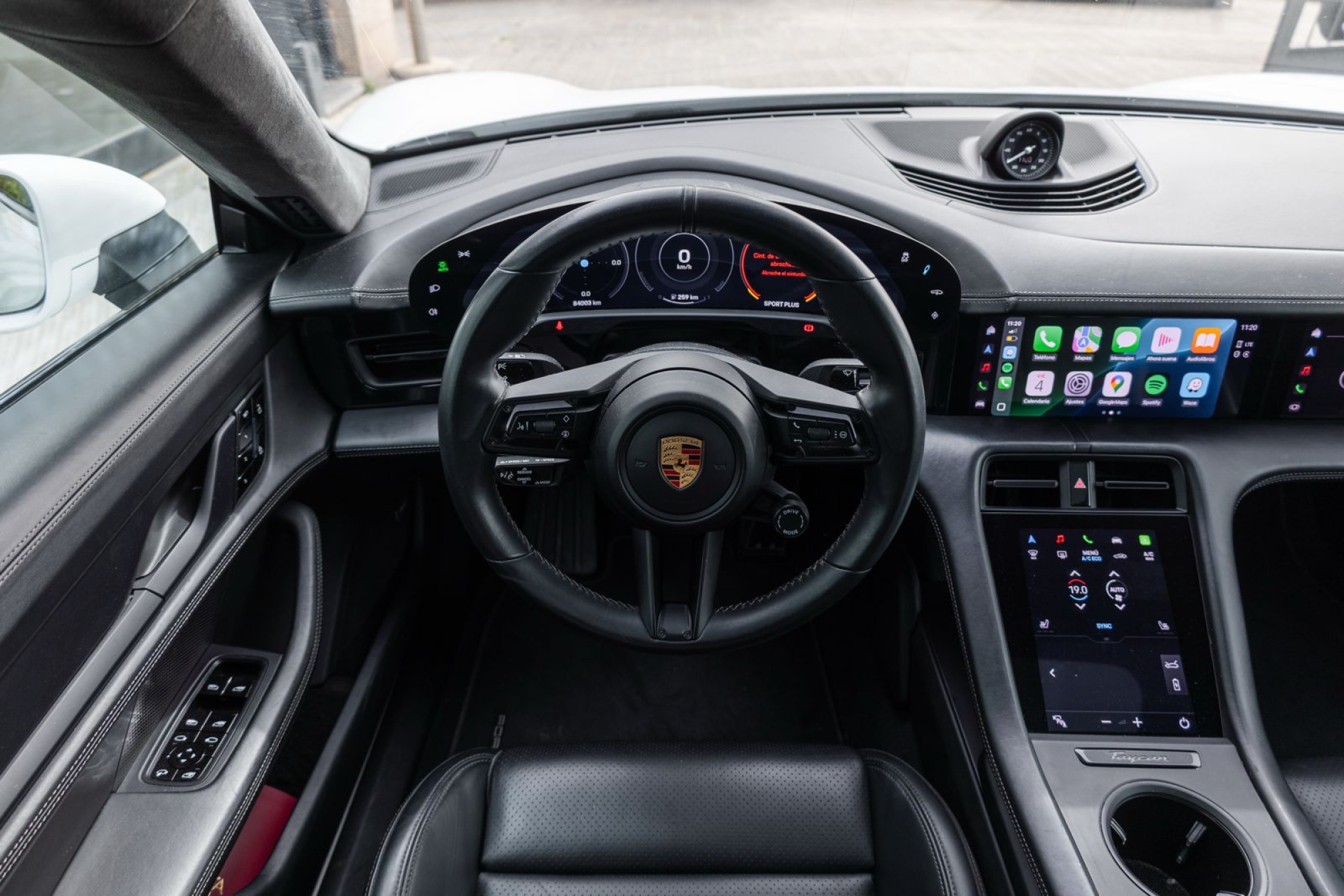 PORSCHE TAYCAN TURBO