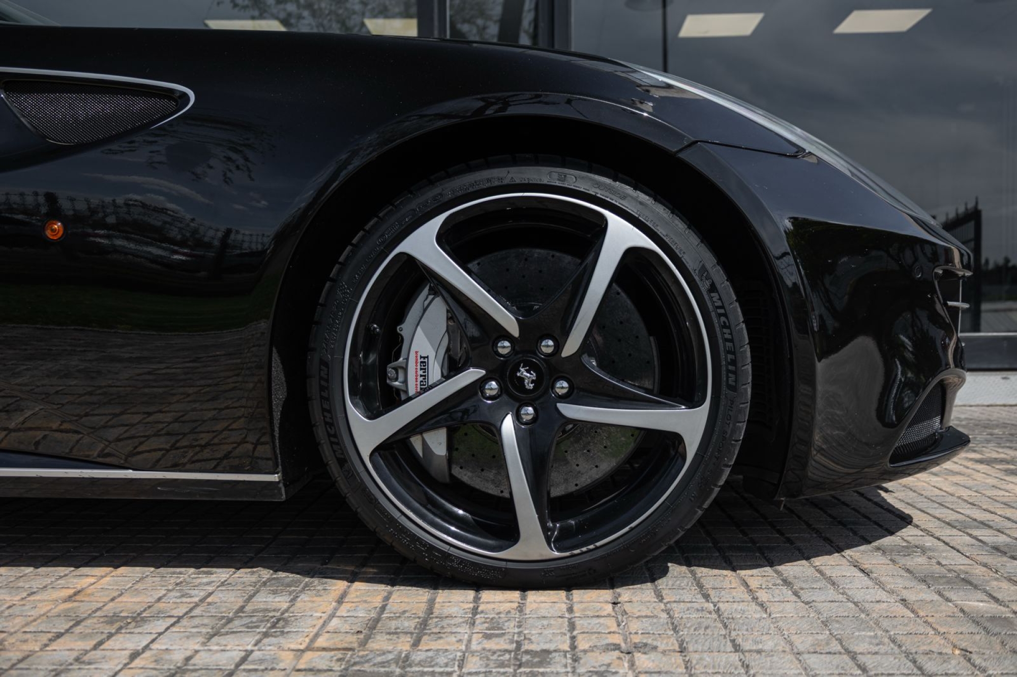 FERRARI FF TAILOR MADE