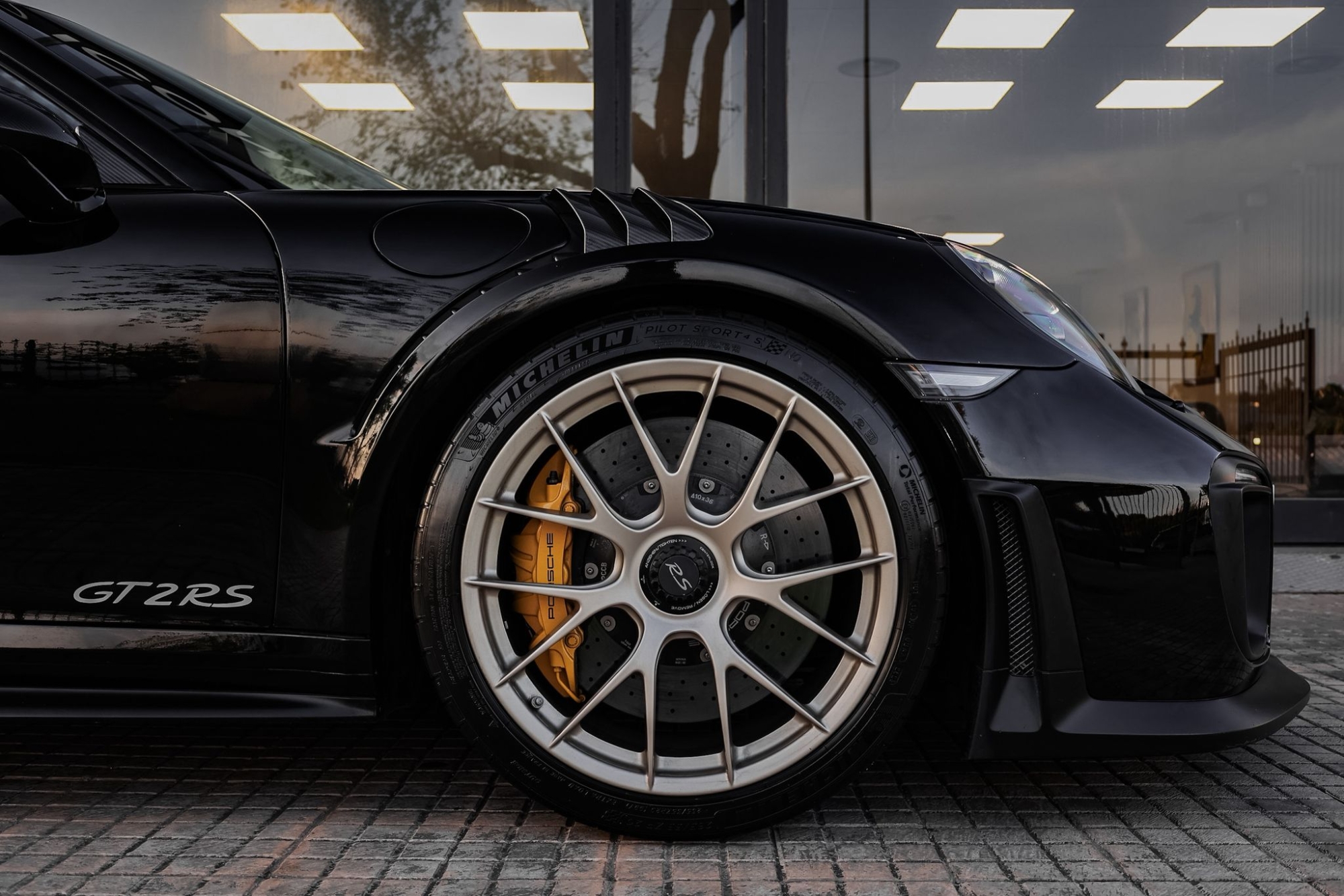 PORSCHE 911 GT2 RS WEISSACH