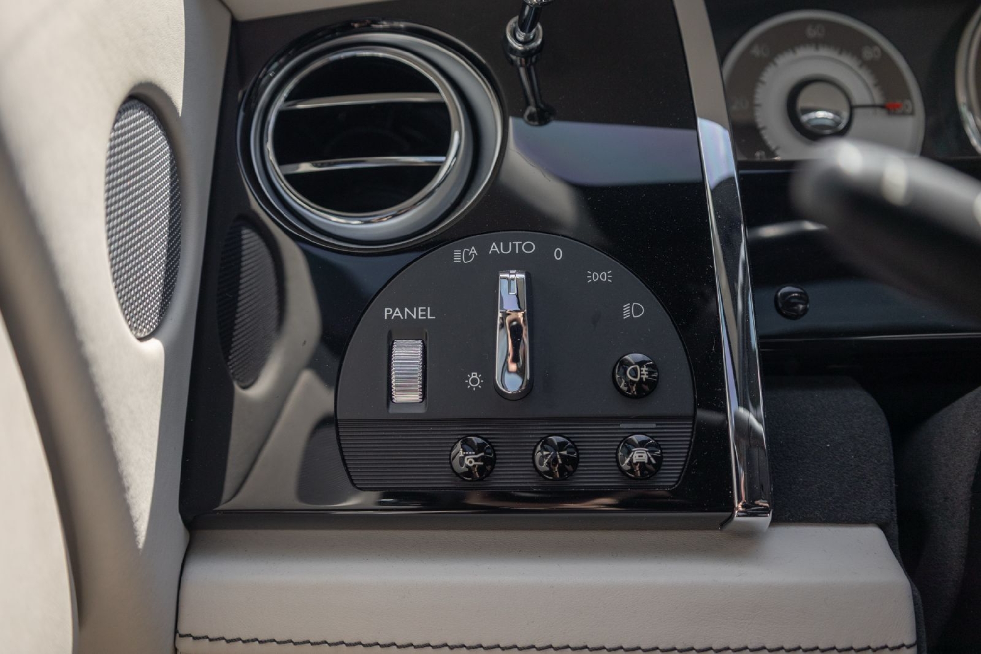 ROLLS-ROYCE WRAITH