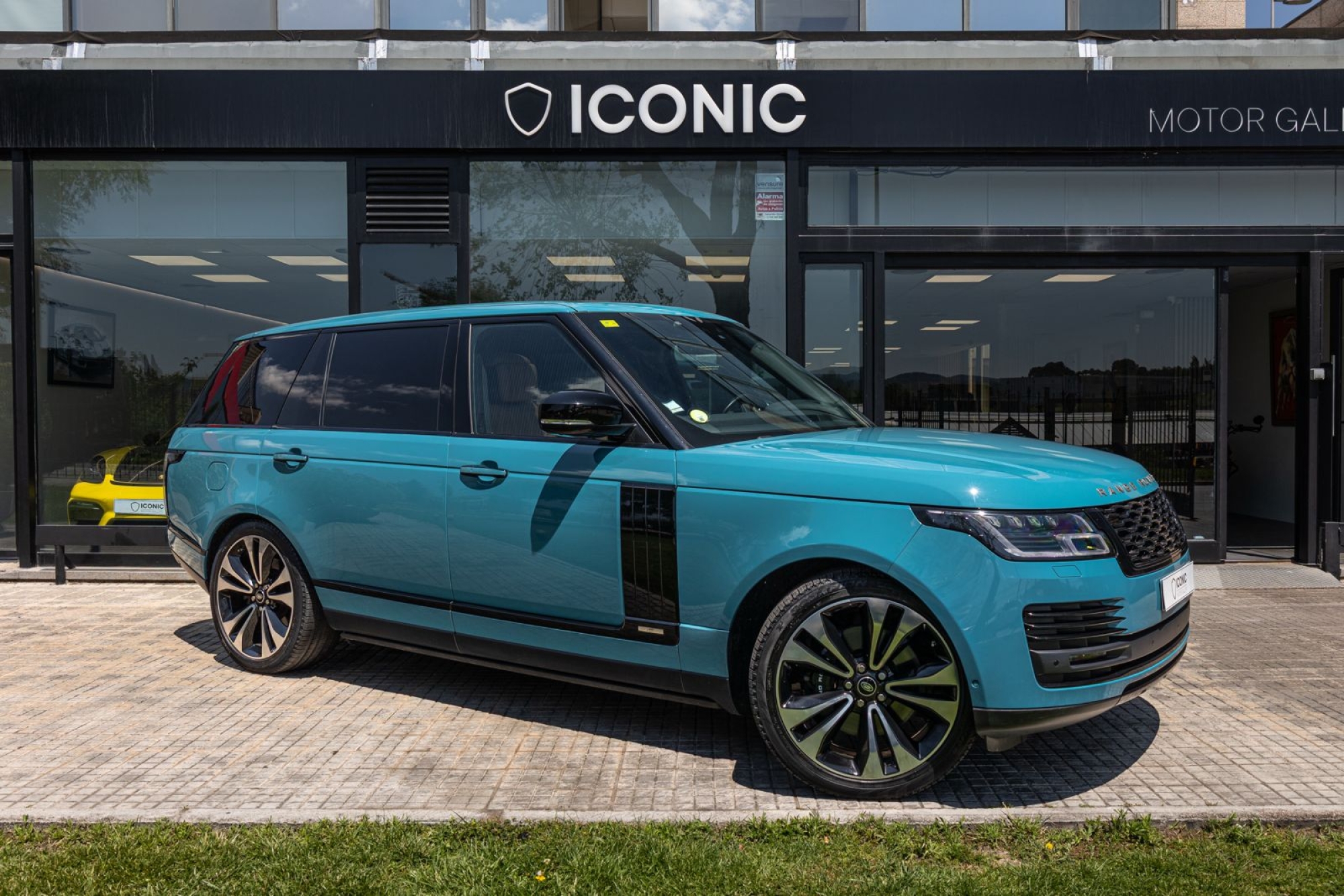 LAND ROVER RANGE ROVER AUTOBIOGRAPHY D350 FIFTY ANNIVERSARY