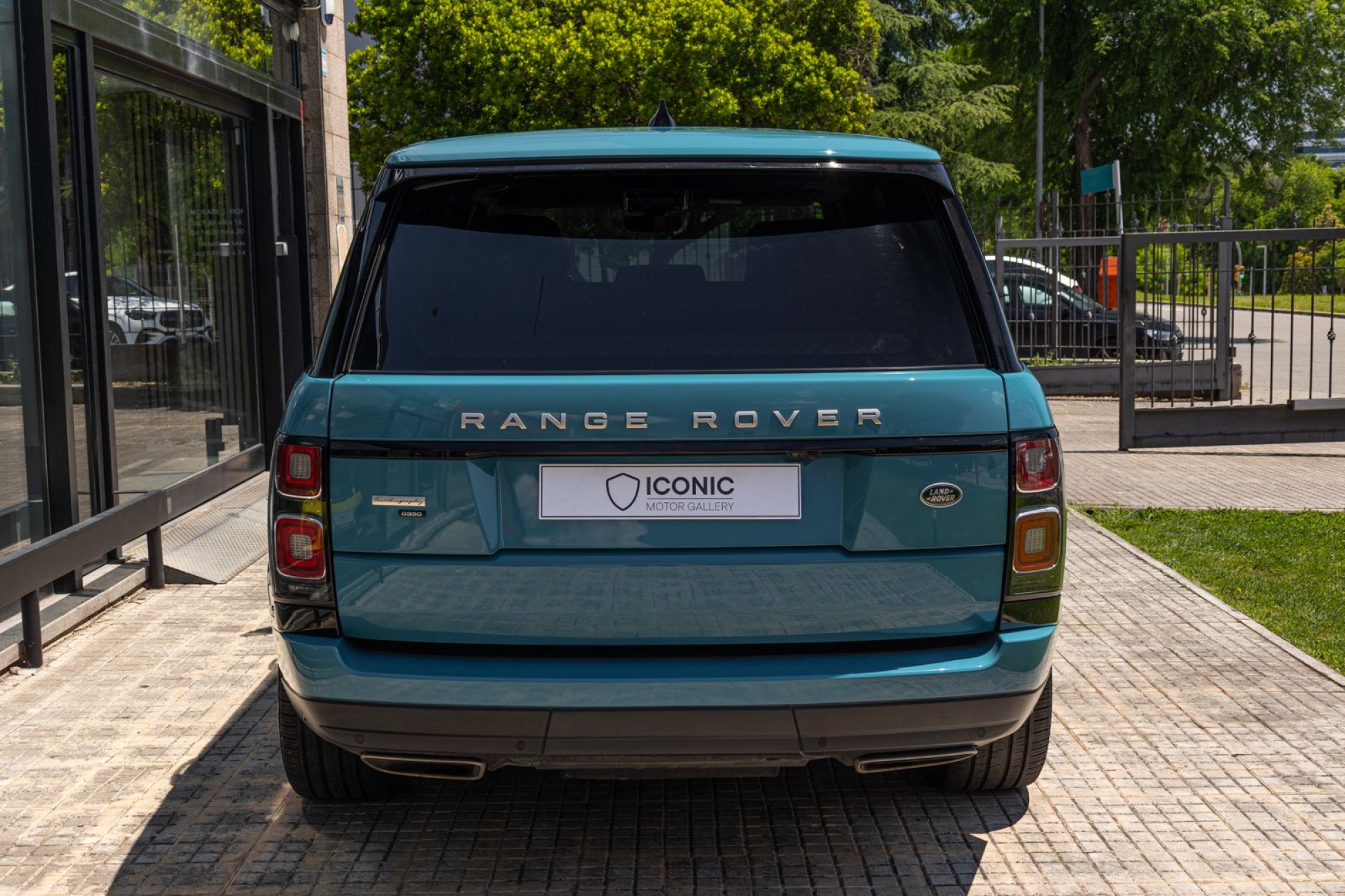 LAND ROVER RANGE ROVER AUTOBIOGRAPHY D350 FIFTY ANNIVERSARY