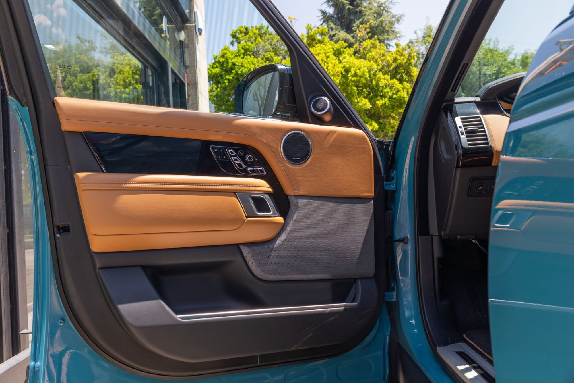 LAND ROVER RANGE ROVER AUTOBIOGRAPHY D350 FIFTY ANNIVERSARY