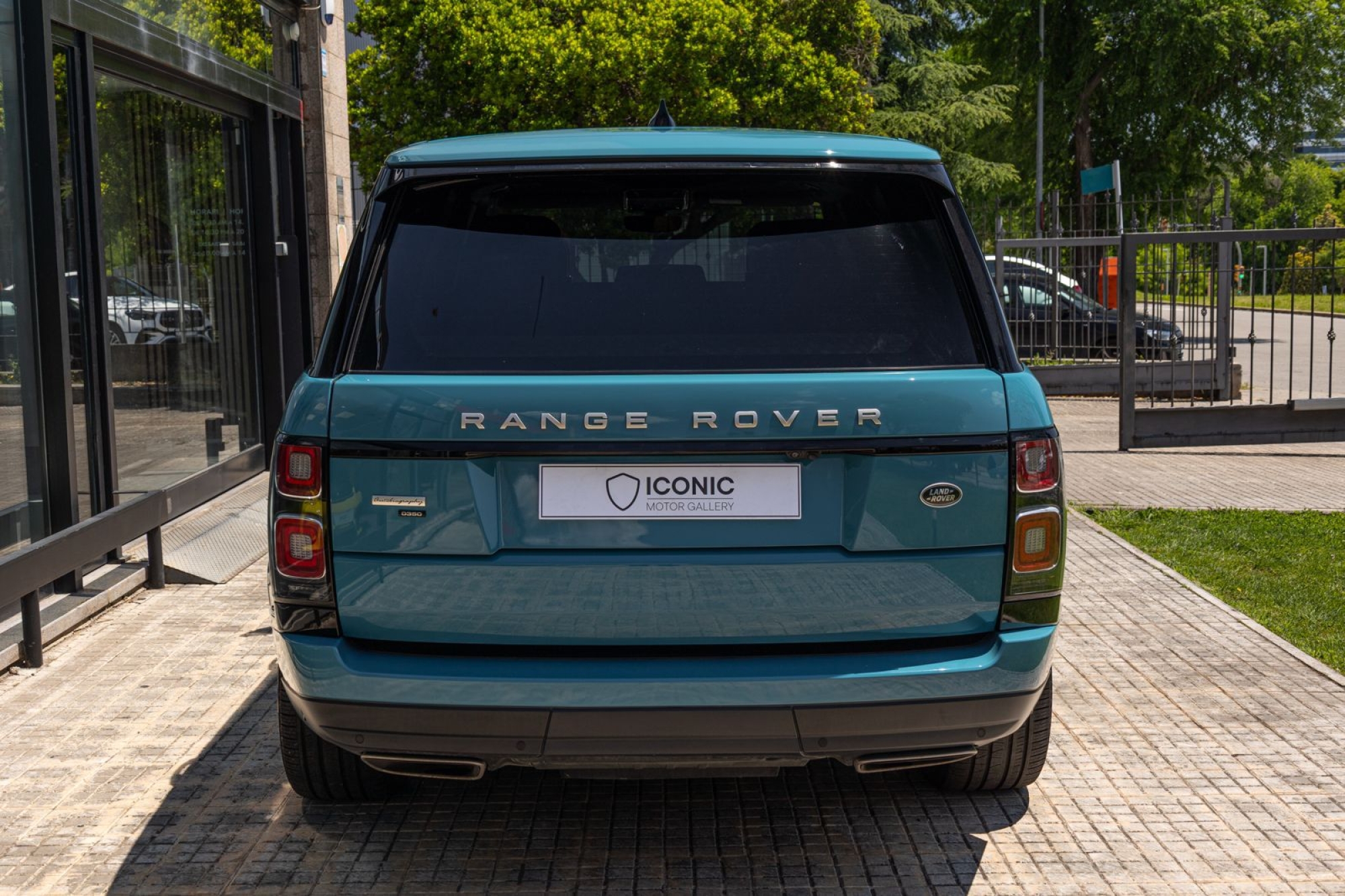 LAND ROVER RANGE ROVER AUTOBIOGRAPHY D350 FIFTY ANNIVERSARY