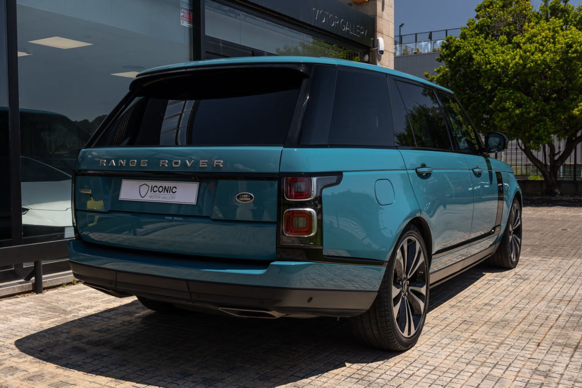 LAND ROVER RANGE ROVER AUTOBIOGRAPHY D350 FIFTY ANNIVERSARY