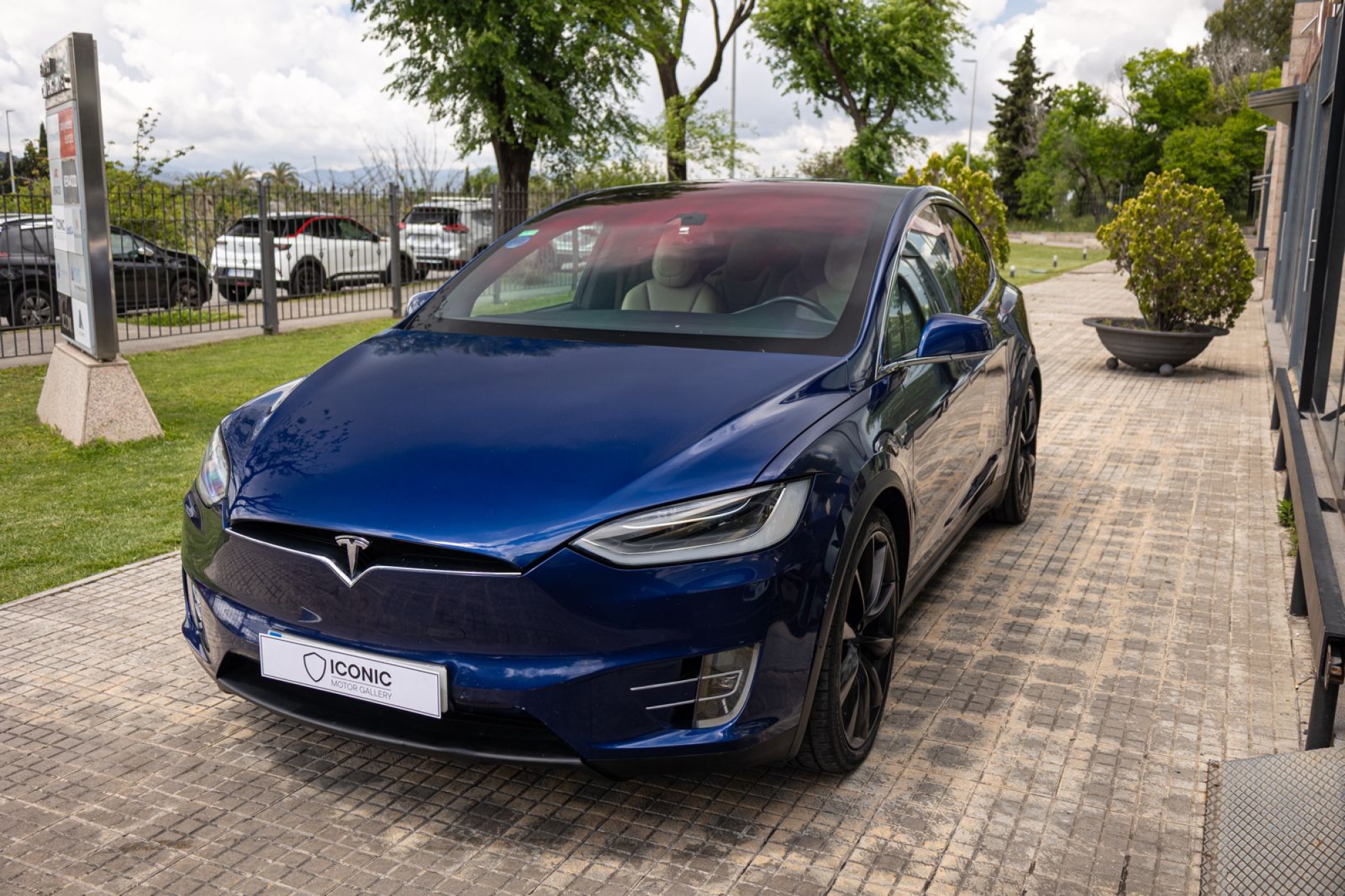 TESLA MODEL X